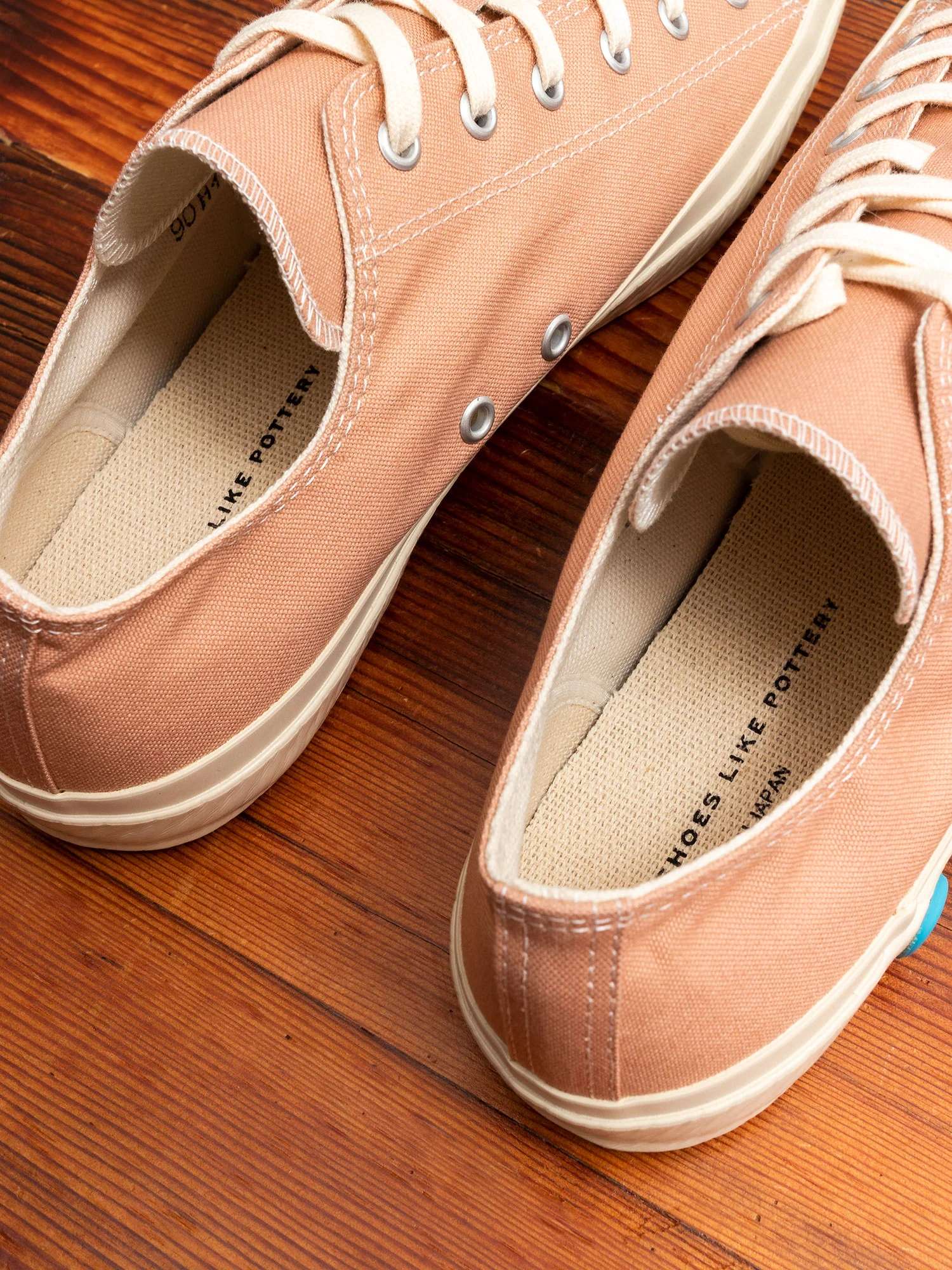 01JP Low Top Sneaker in Coral - Image 4
