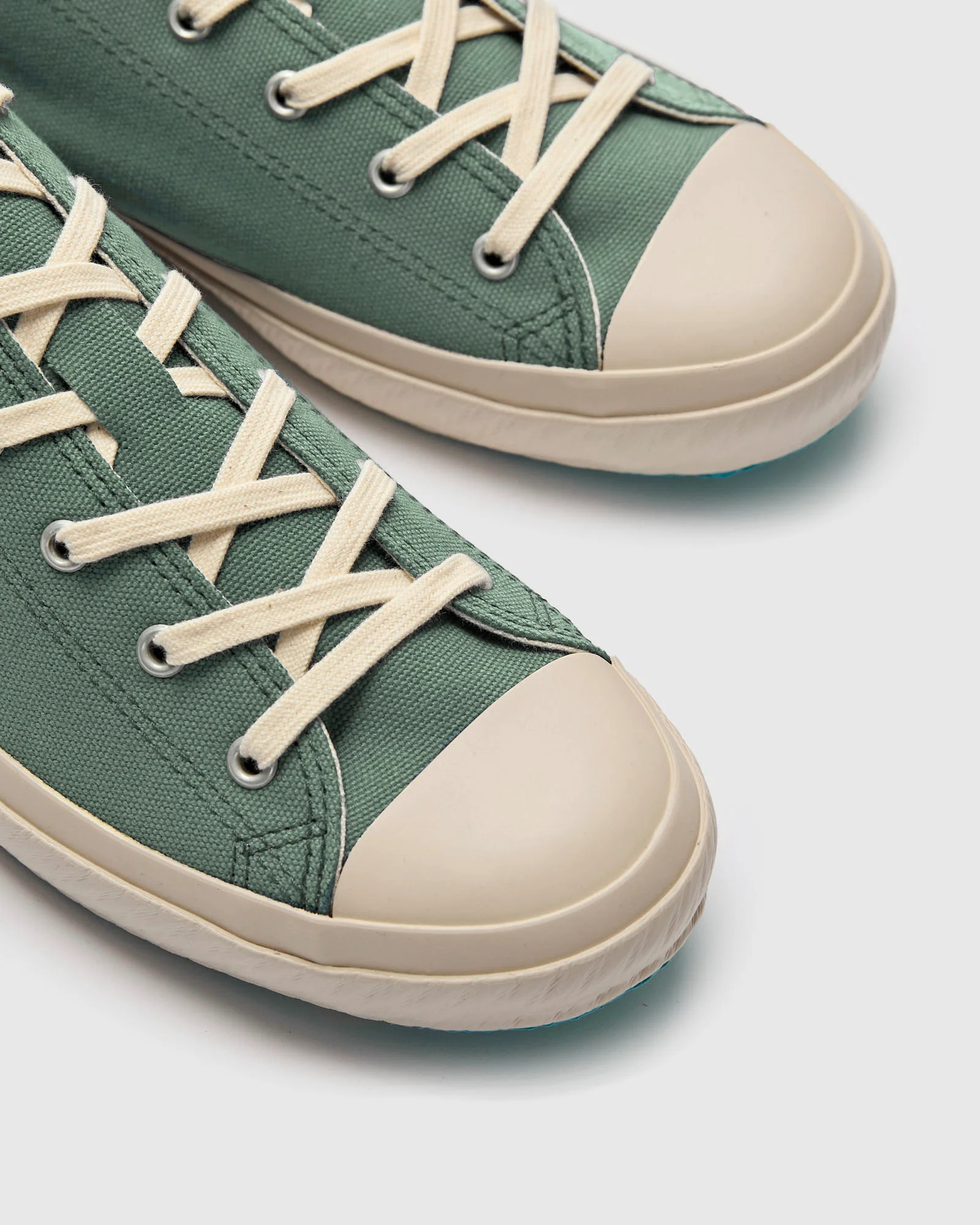 01JP Low Top Sneaker in Green - Image 5