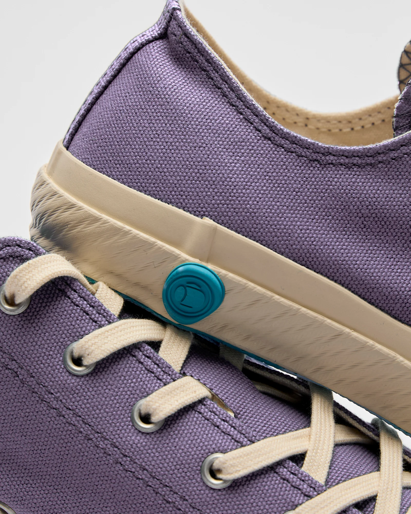 01JP Low Top Sneaker in Light Purple - Image 9