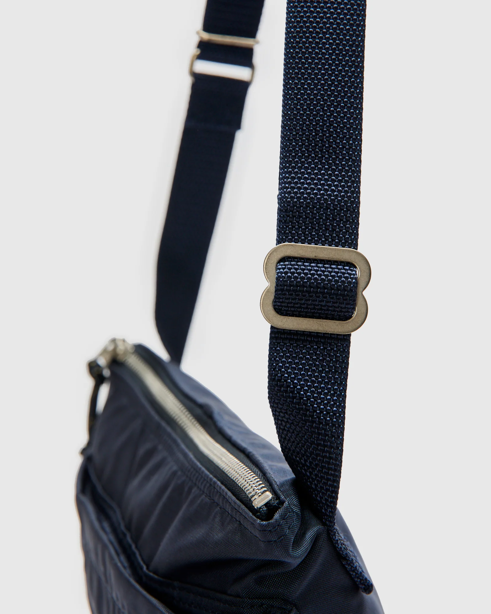 5901 "Force" Shoulder Bag in Navy - Image 4