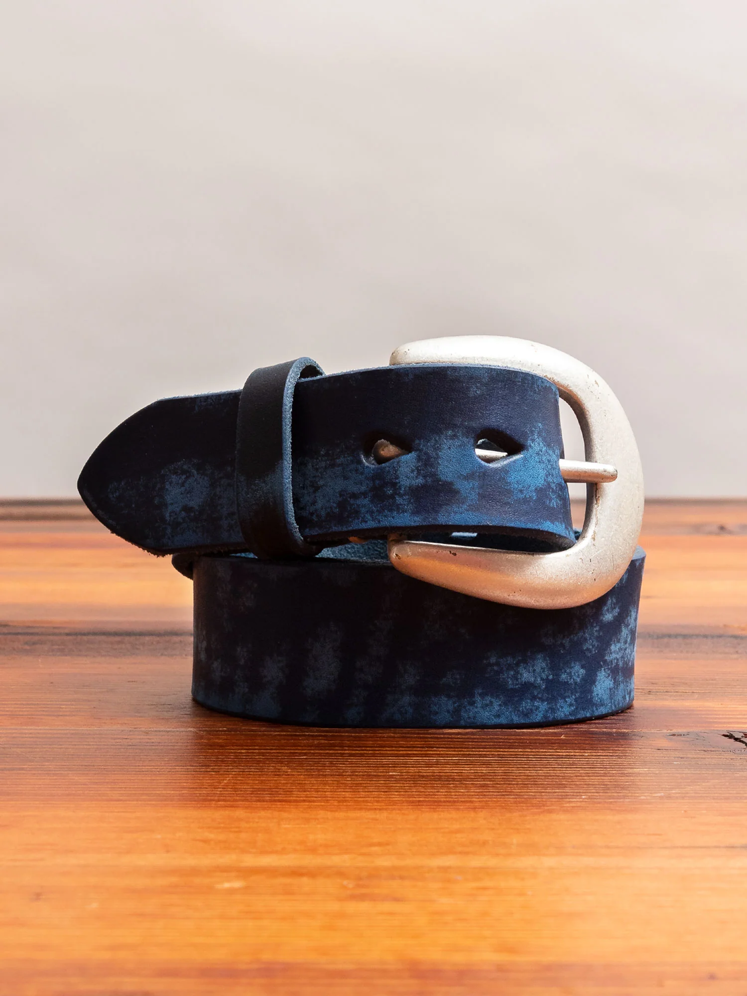 6210 Wild Leather Belt in Navy