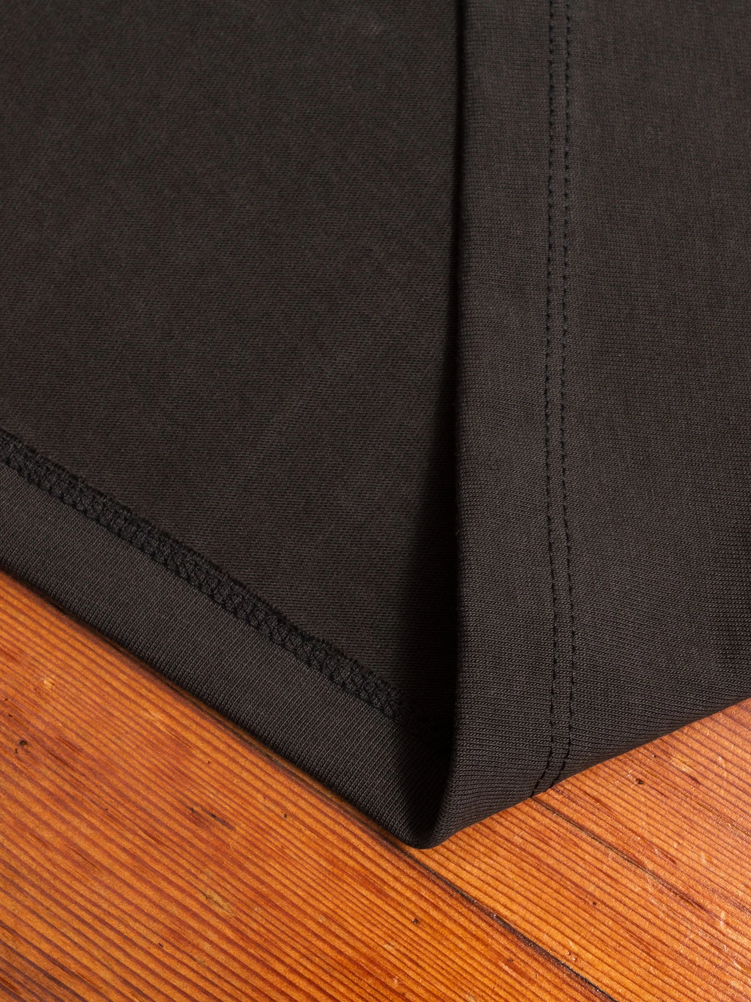 Basic T-Shirt in Charcoal - Image 4
