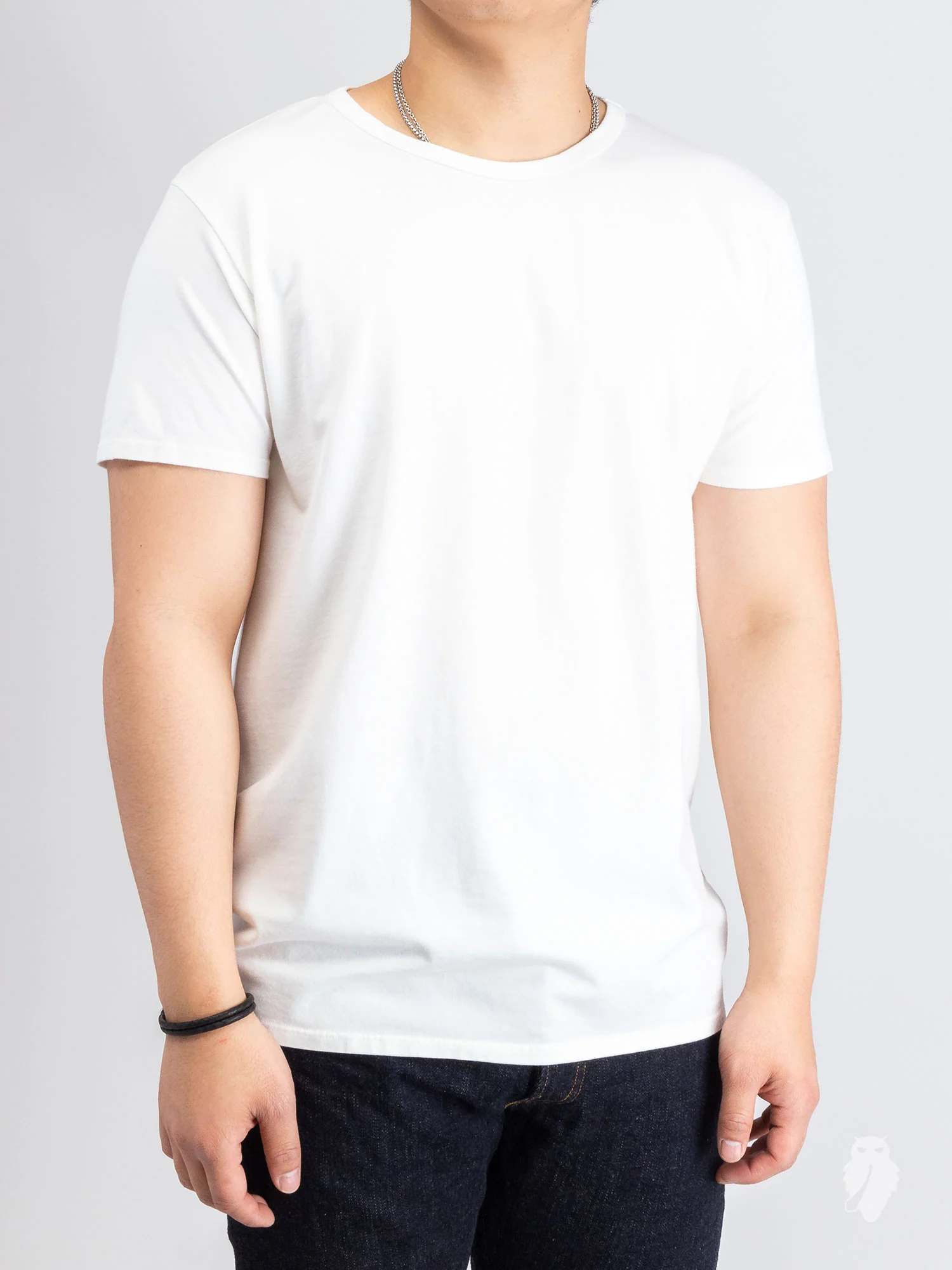Basis T-Shirt in White - Image 2