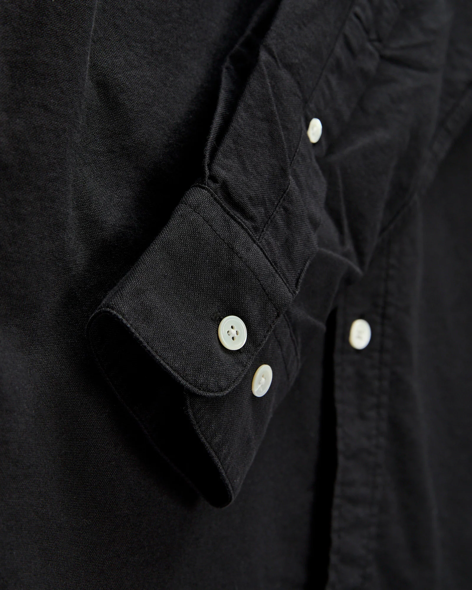 Belavista Button-Up Shirt in Black - Image 5