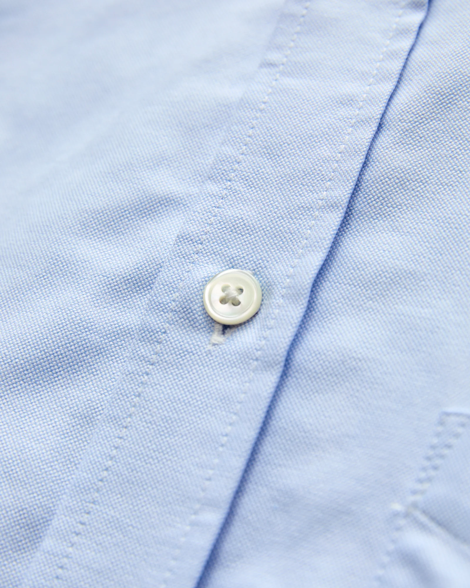 Belavista Button-Up Shirt in Light Blue - Image 5