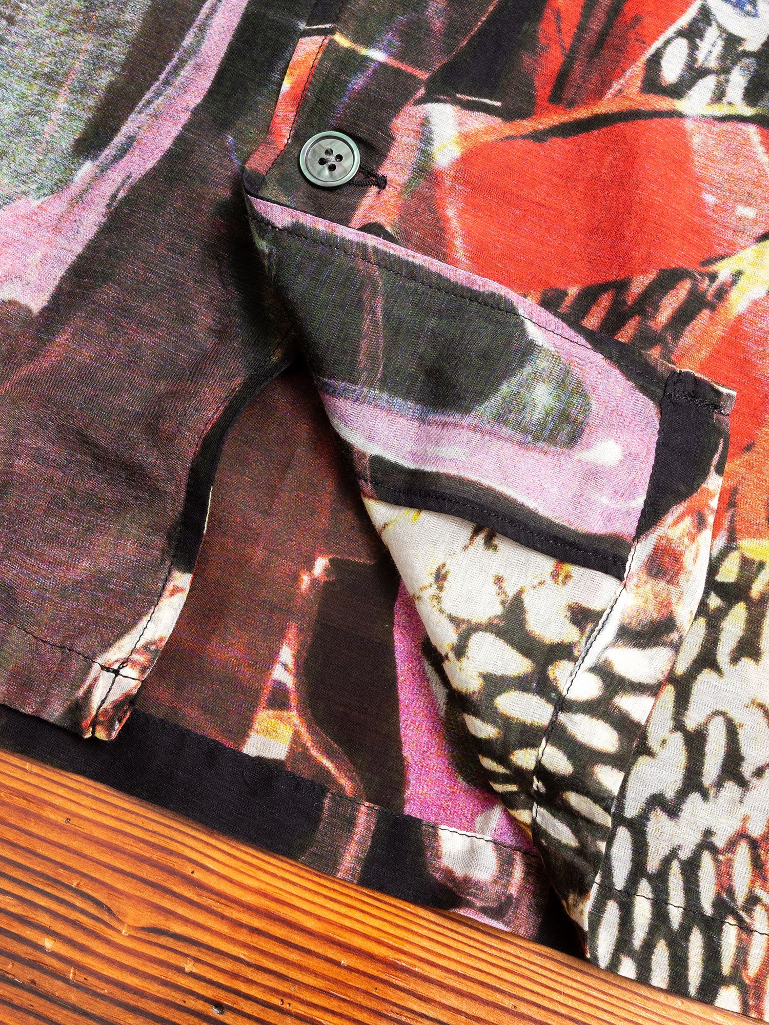 Box Short Sleeve Shirt in Peace Crowd - Image 5