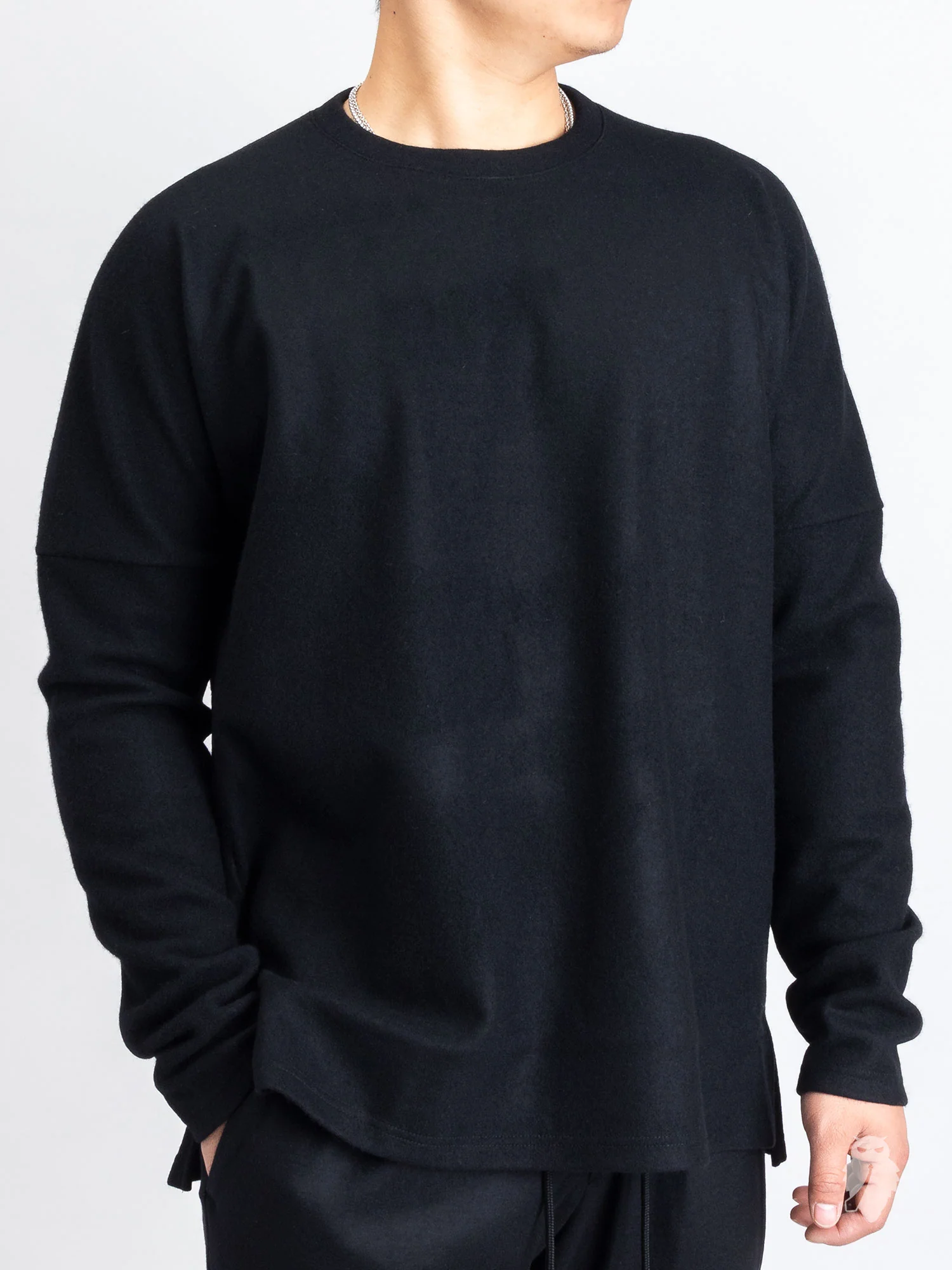 Cashmere Drop Shoulder Sweater in Black - Image 2