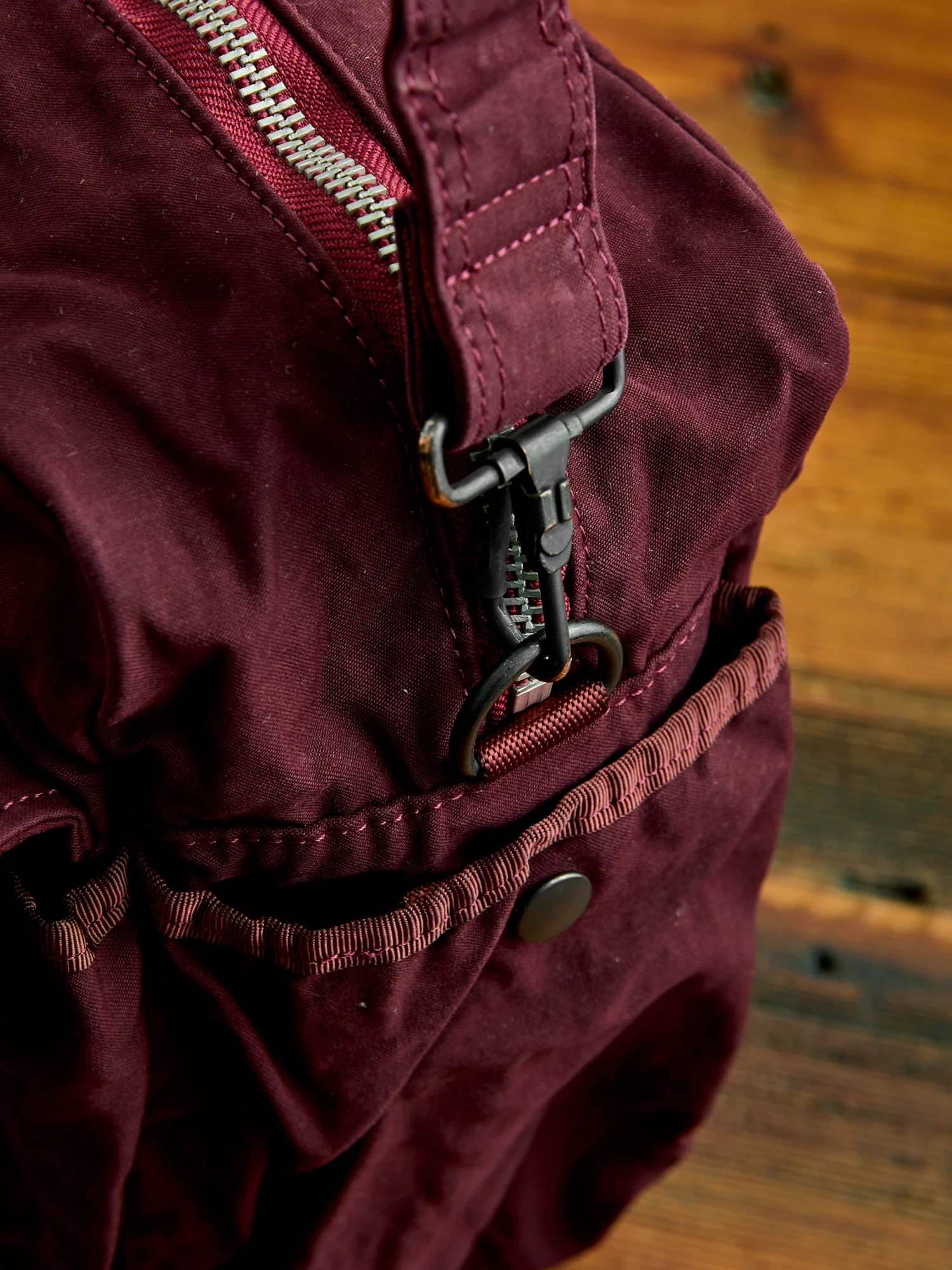"Crag" 2-Way Boston Bag (S) in Burgundy - Image 4