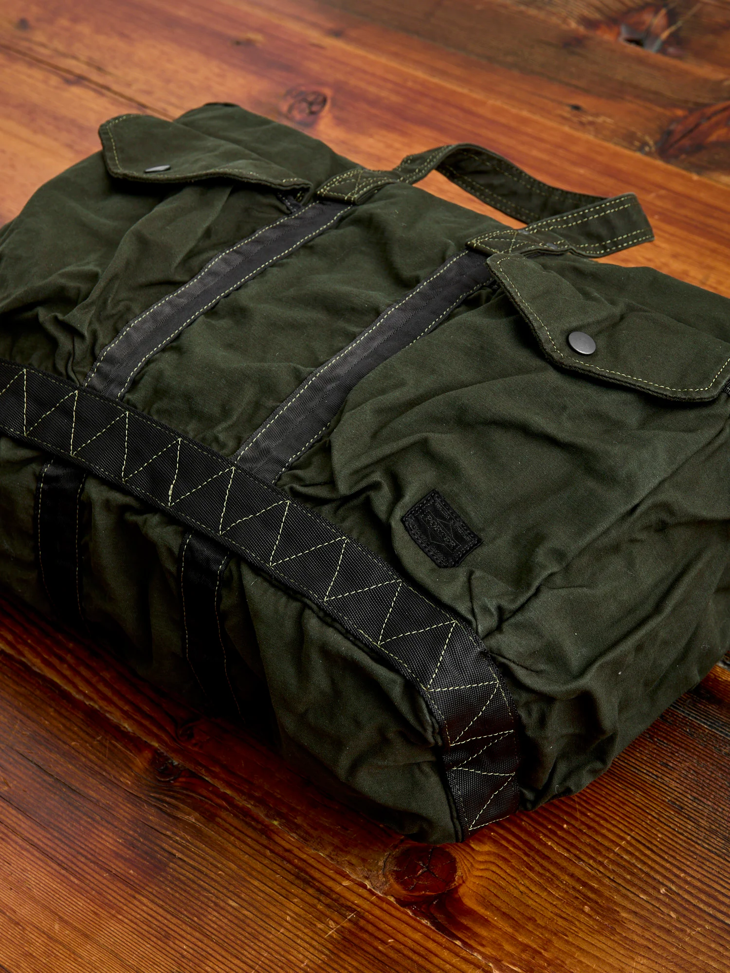 "Crag" 2-Way Boston Bag (S) in Khaki - Image 5