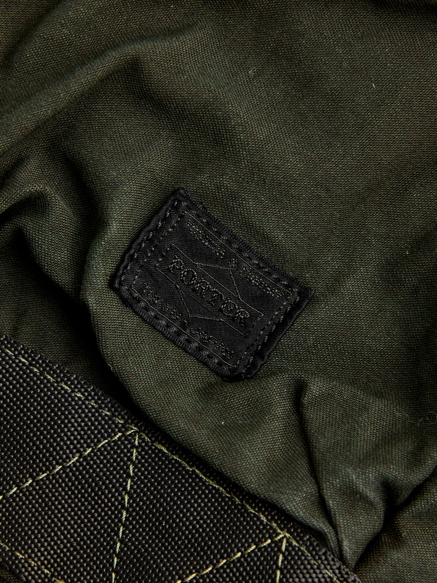 "Crag" 2-Way Boston Bag (S) in Khaki - Image 6