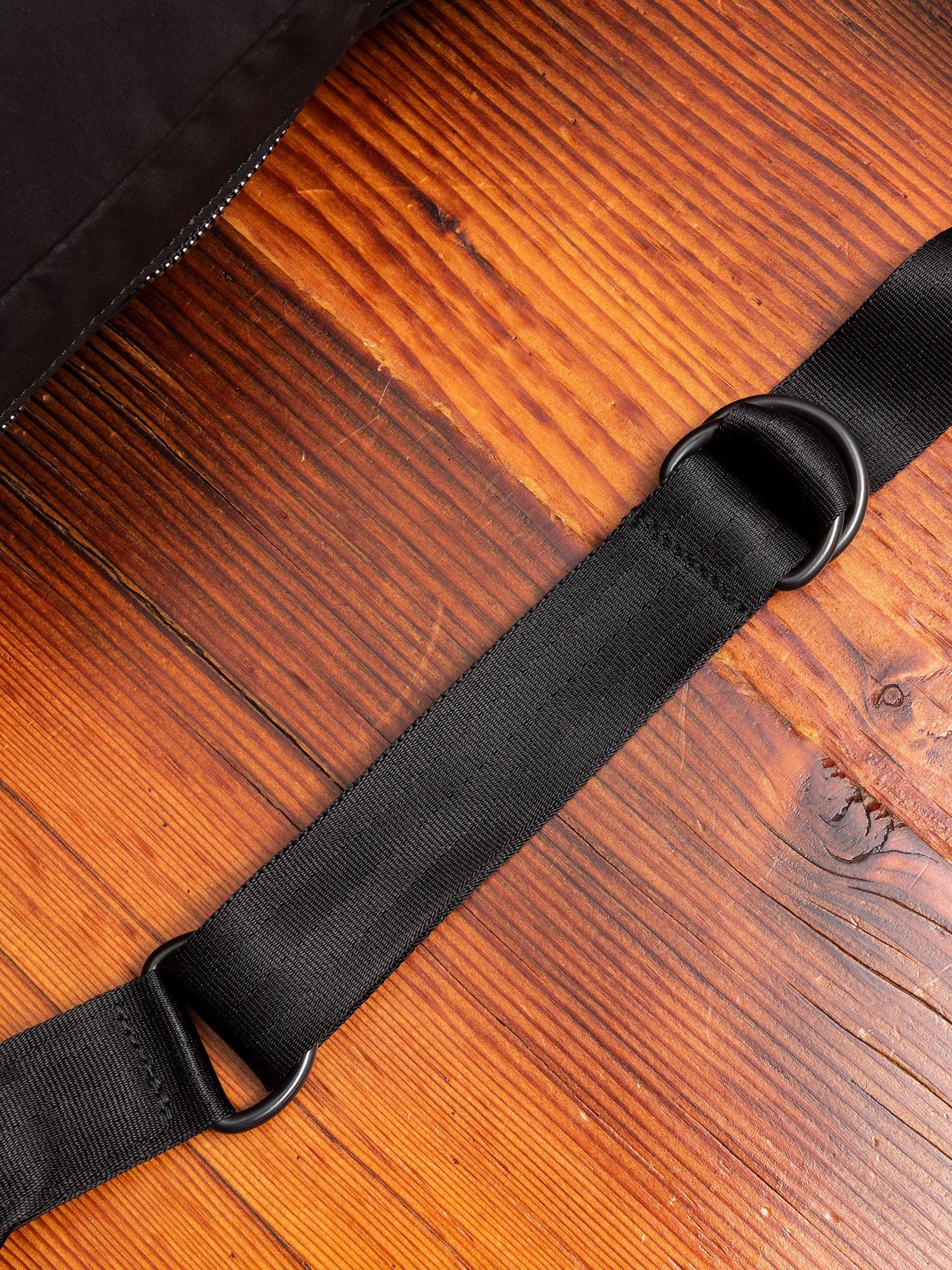 Cramshell Shoulder Bag in Black - Image 8