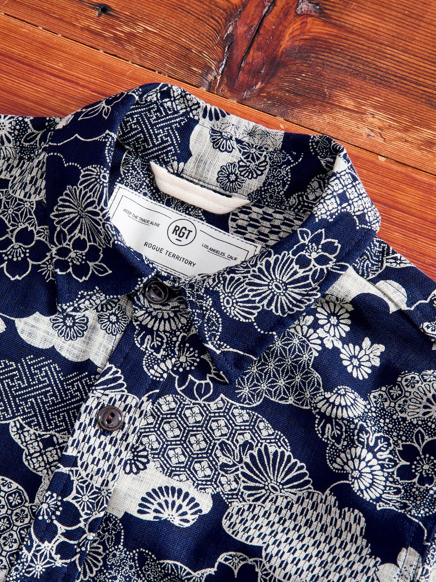 "Floral Cloud" Oxford Shirt in Navy - Image 3