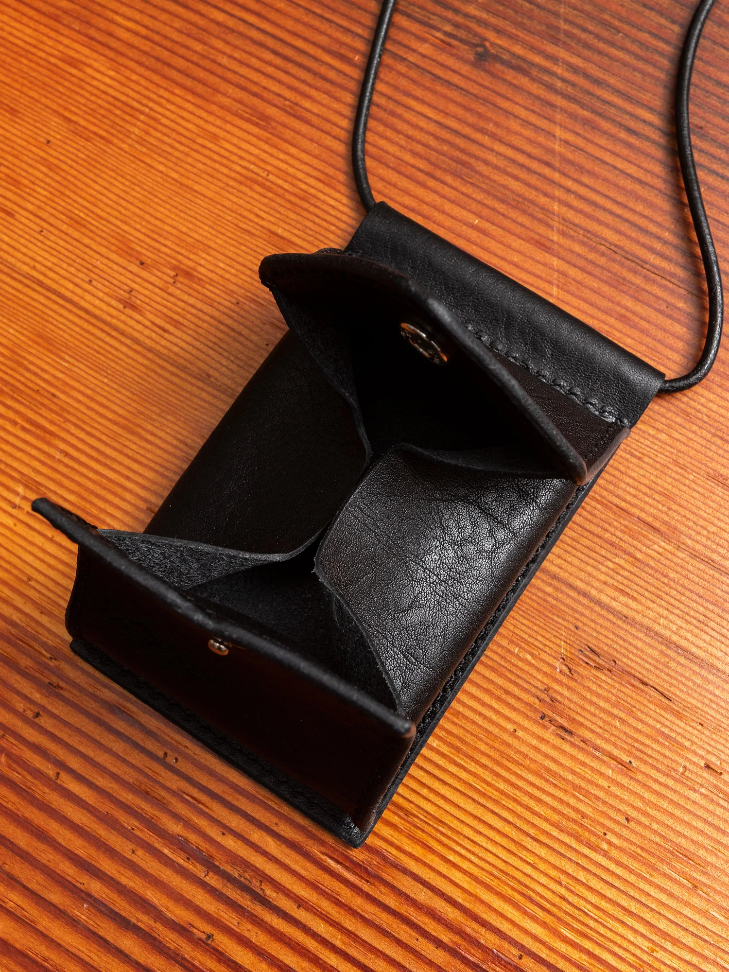 Hang Wallet in Black - Image 3
