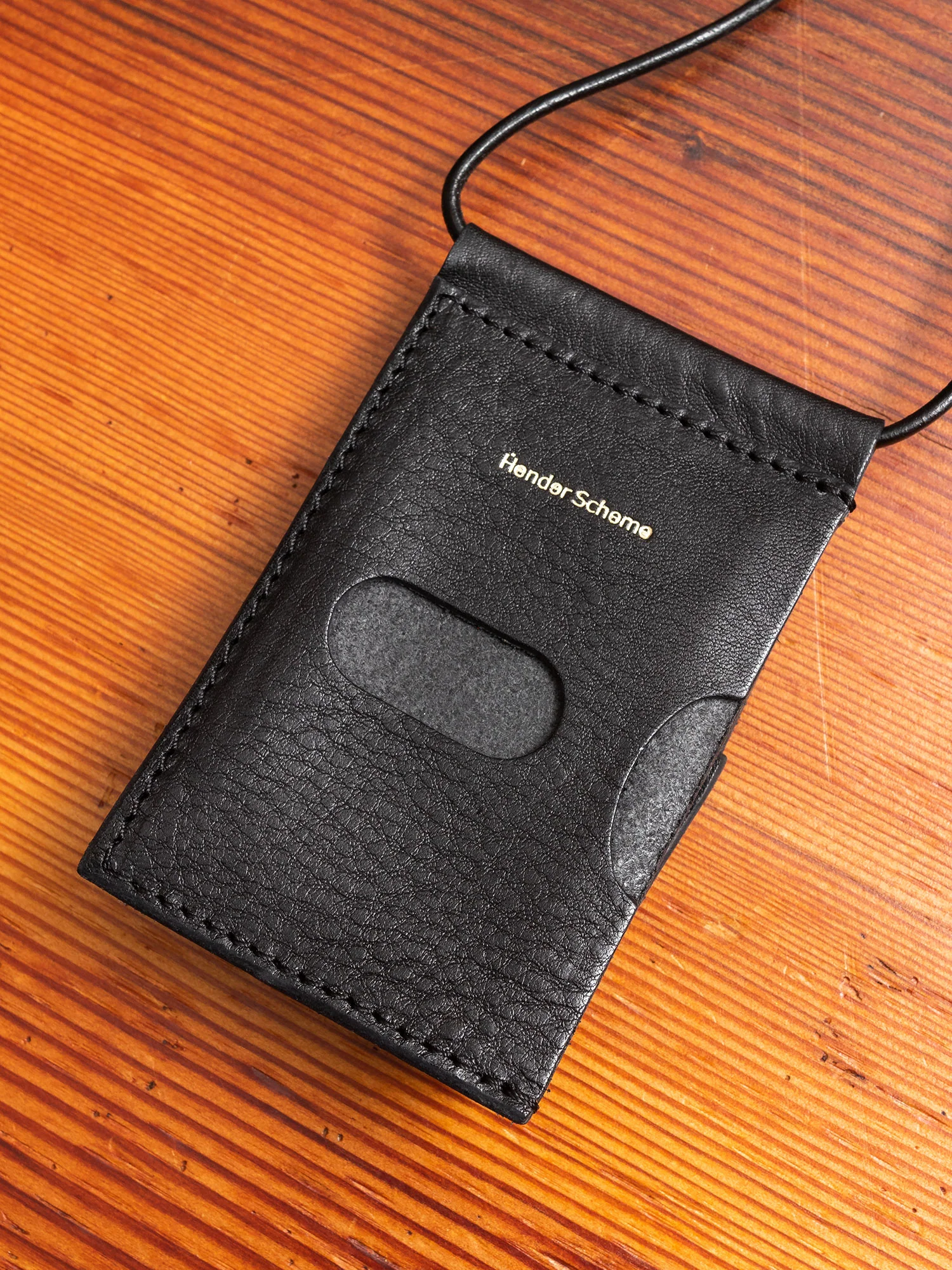 Hang Wallet in Black - Image 4