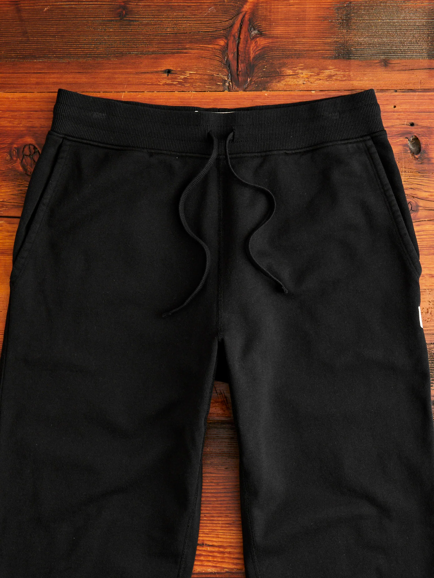 Heavyweight Fleece Cuffed Sweatpant in Black - Image 3