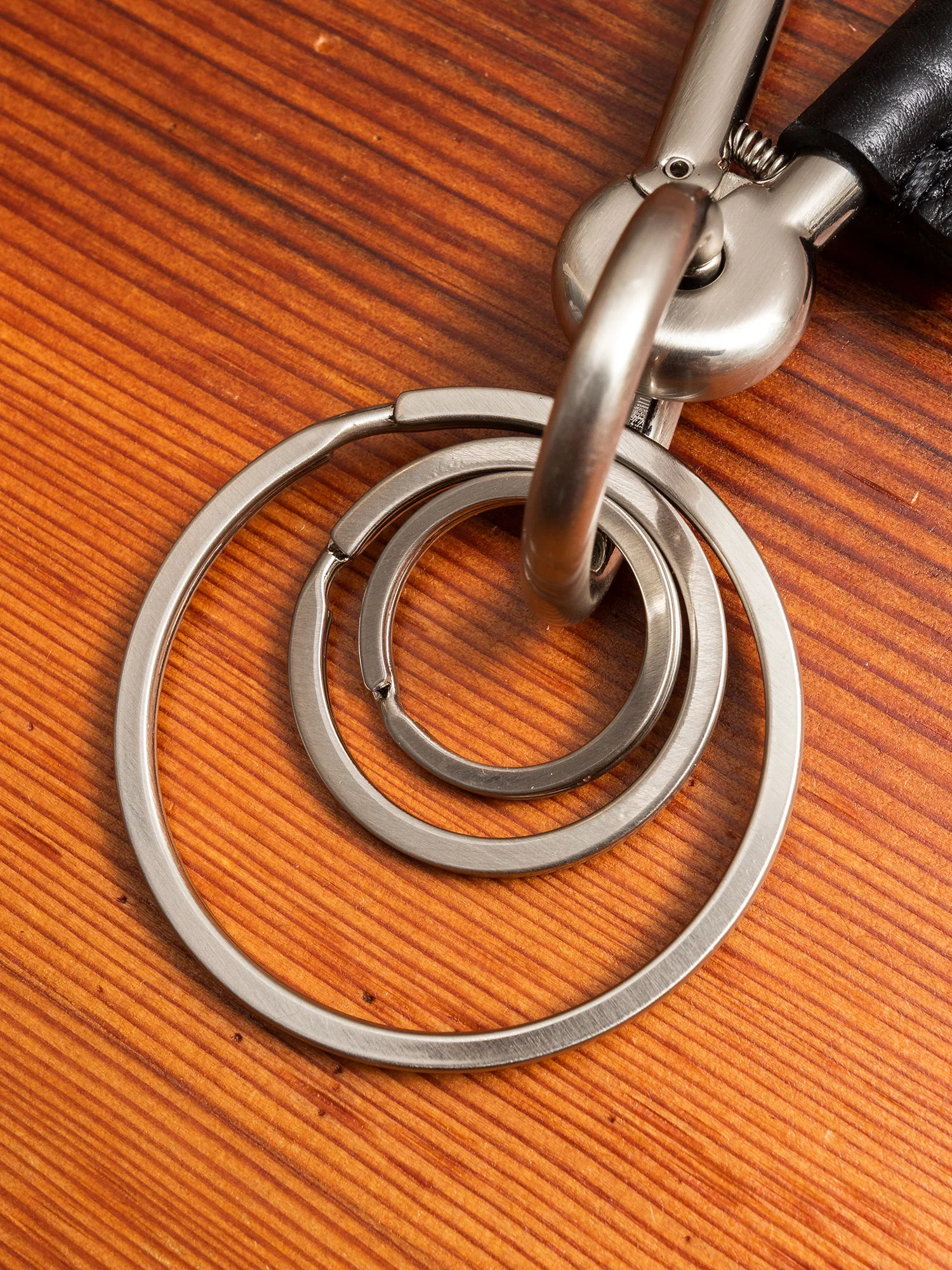 Karabiner in Black - Image 2