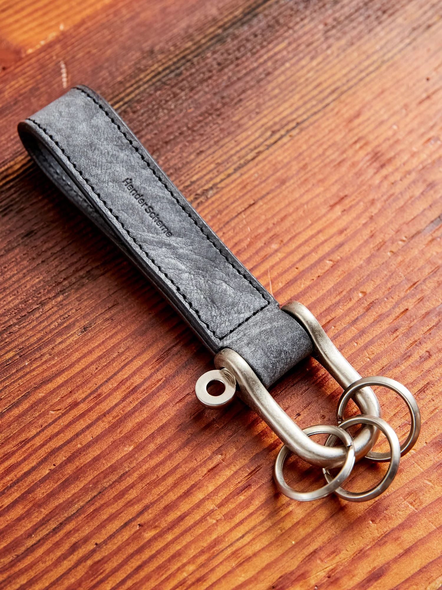 Key Shackle in Black - Image 2