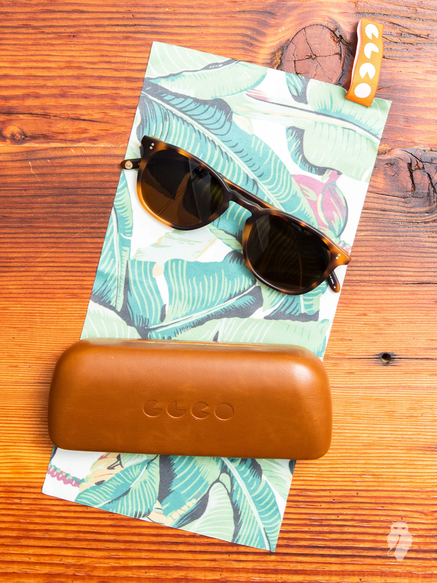 "Kinney" Sunglasses in Matte Brown - Image 4