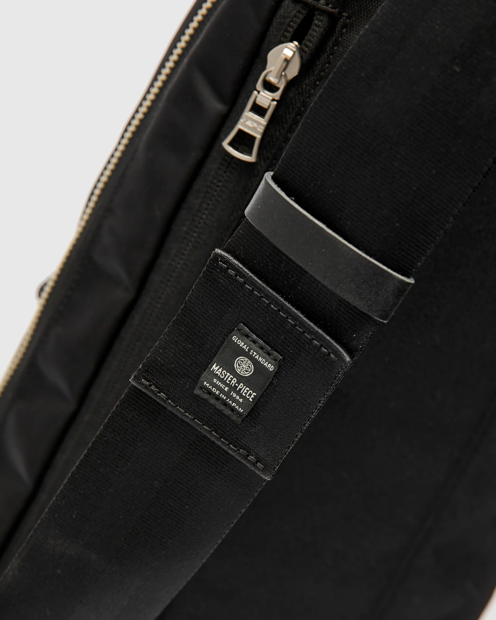 Lightning Shoulder Bag in Black - Image 7