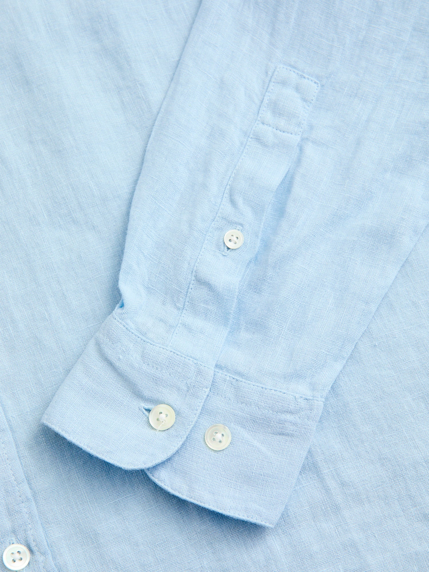 Linen Button-Up Shirt in Sky - Image 5