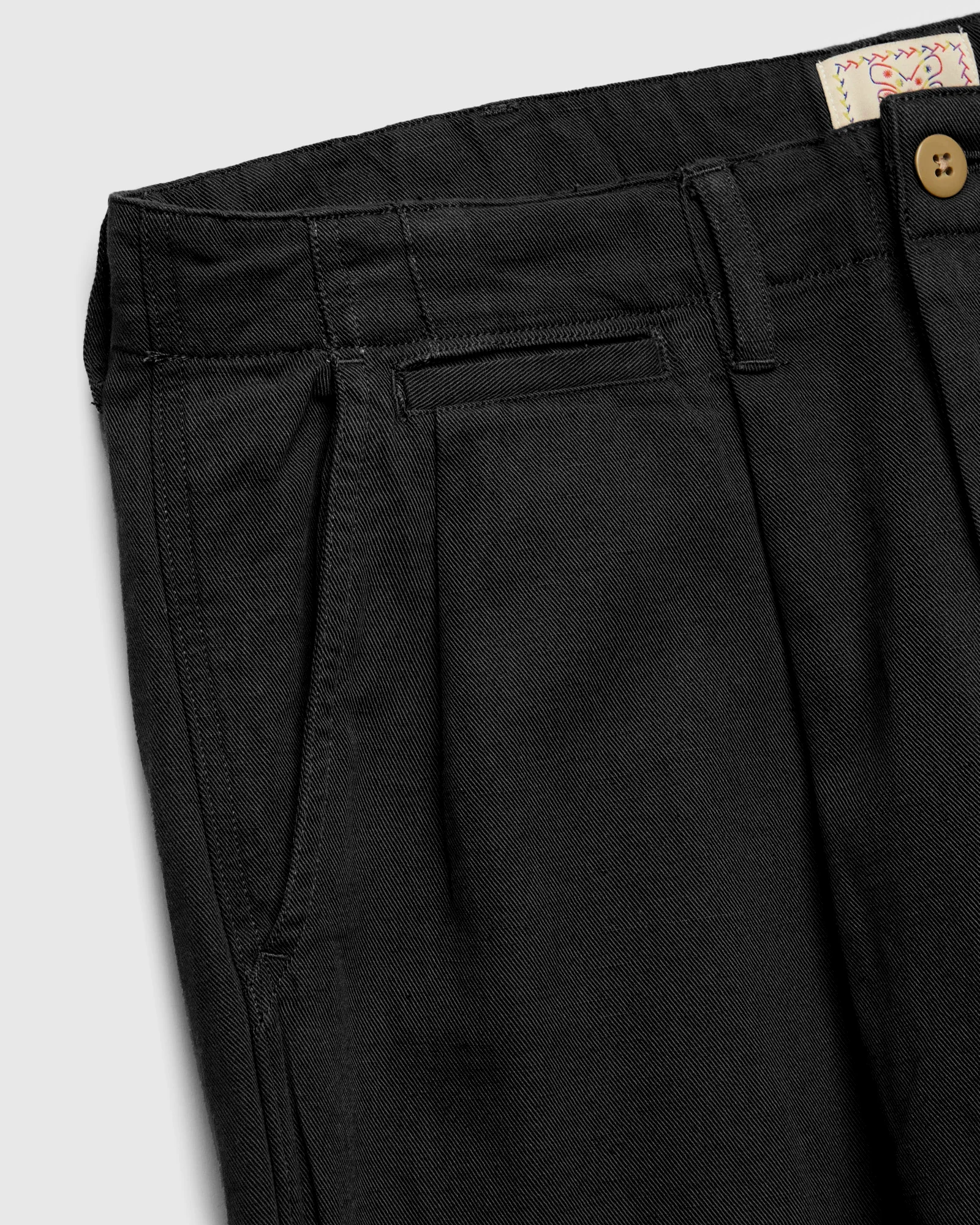 Linen Pleated Chino in Faded Black - Image 6