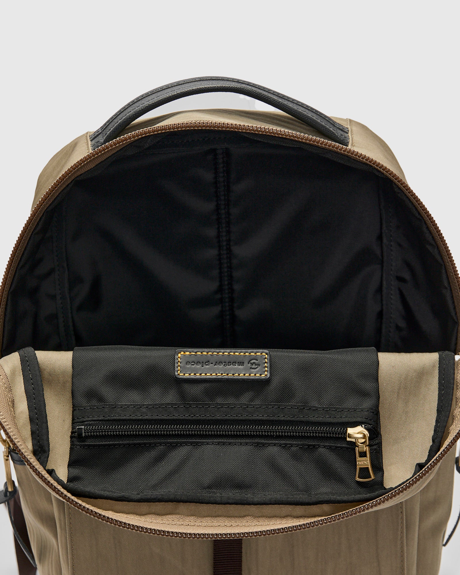 Link Backpack v2 in Beige - Image 10