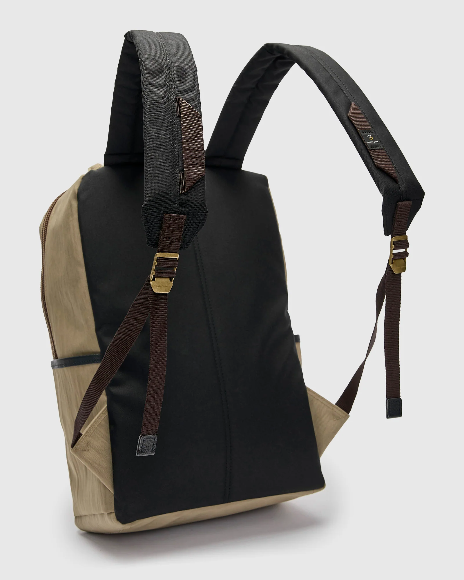 Link Backpack v2 in Beige - Image 2