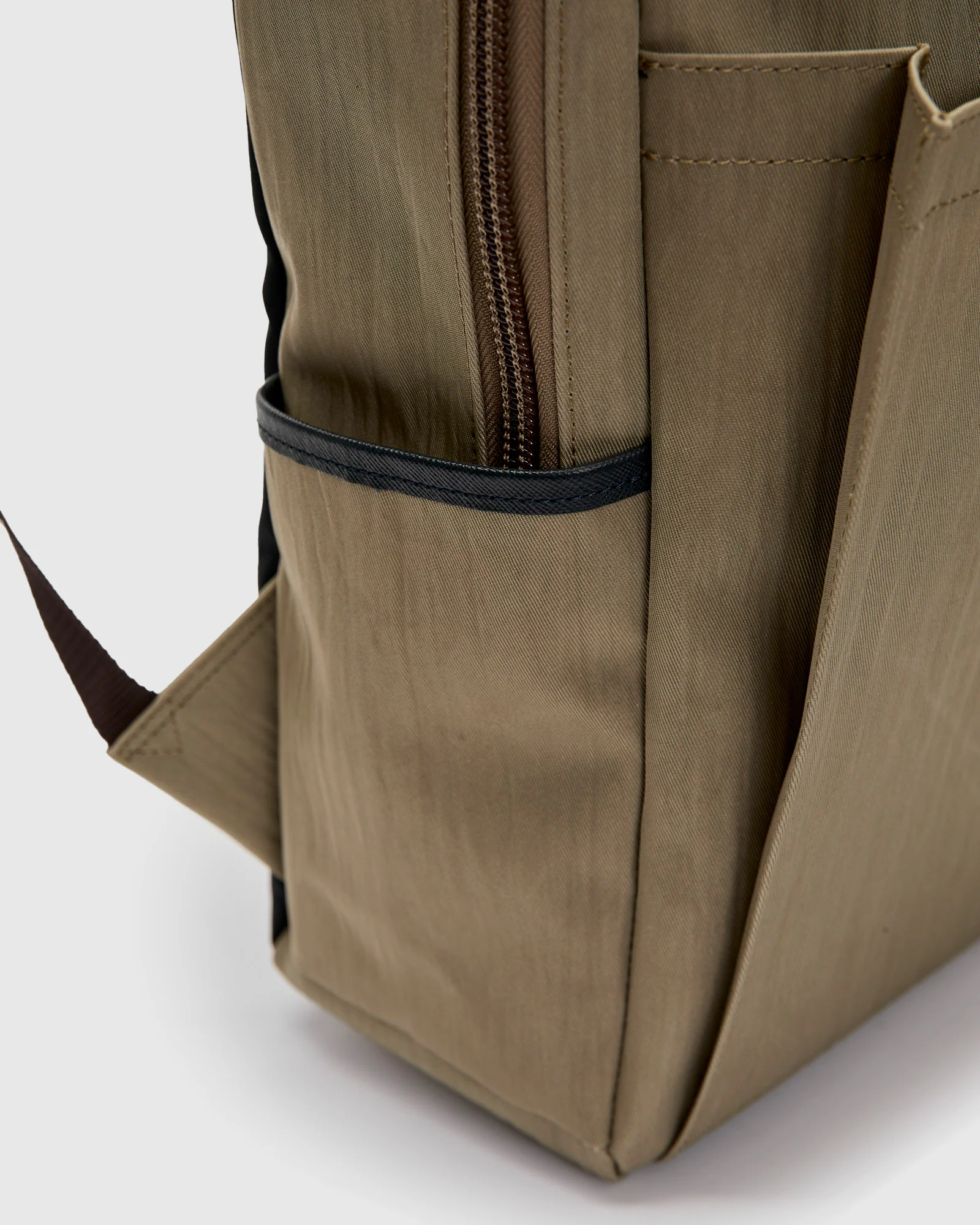 Link Backpack v2 in Beige - Image 8