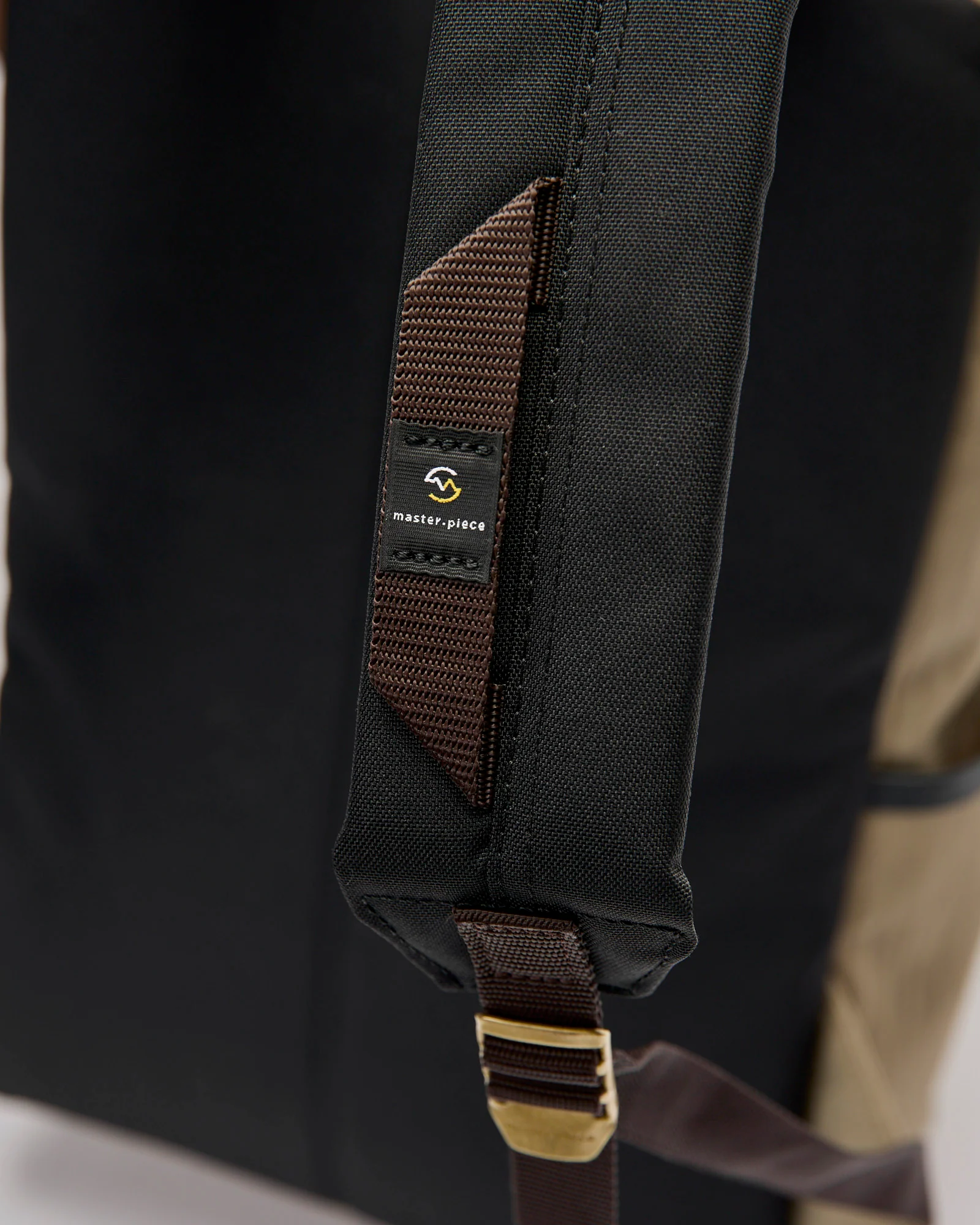 Link Backpack v2 in Beige - Image 9