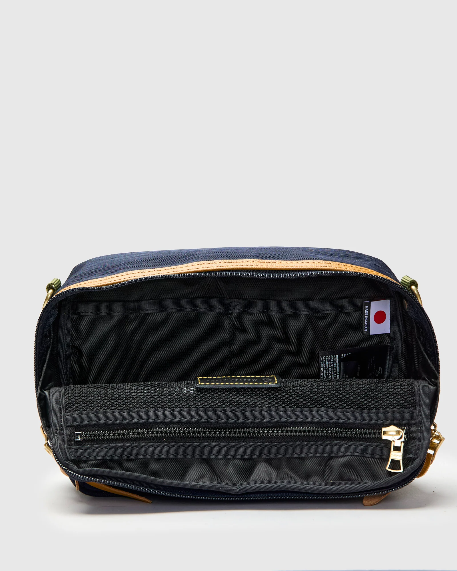 Link Shoulder Bag v2 in Navy - Image 8