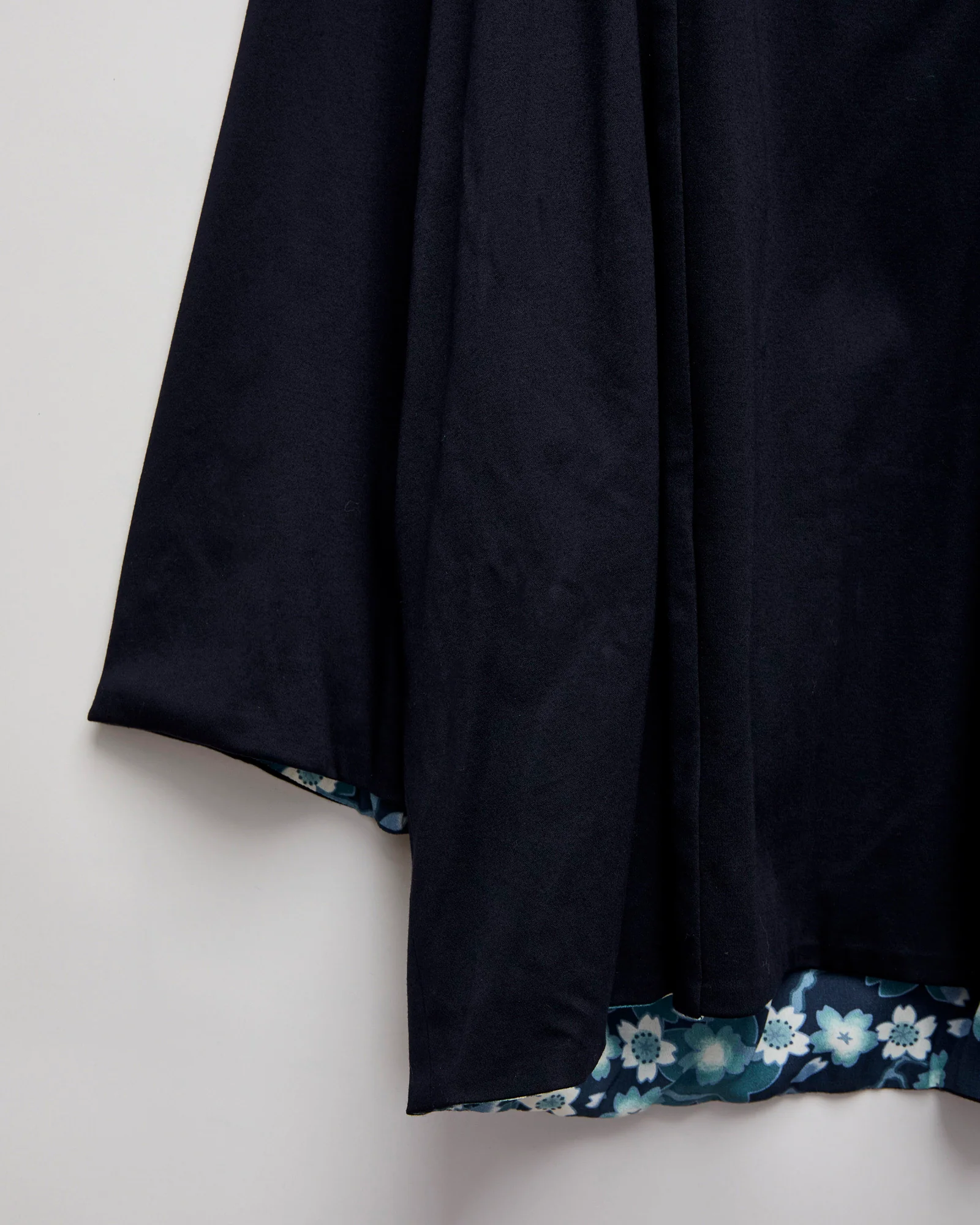 "Nagare Sakura" Reversible Knit Haori in Dark Navy - Image 8