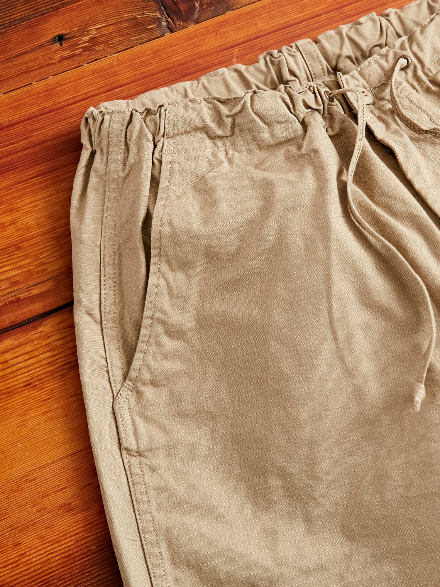 New Yorker Shorts in Beige Ripstop - Image 3