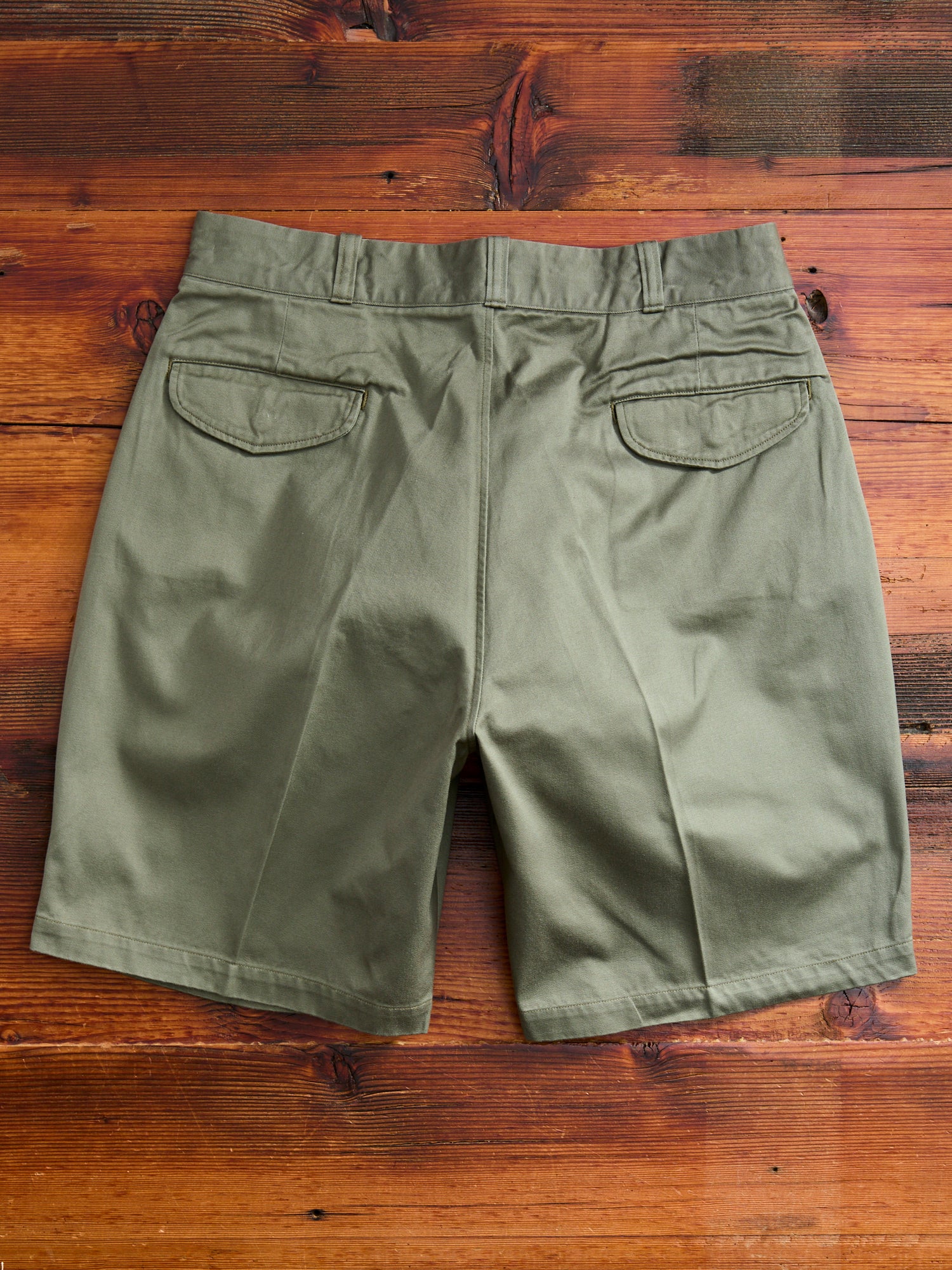 Pleated Military Chino Shorts in Olive - Image 8