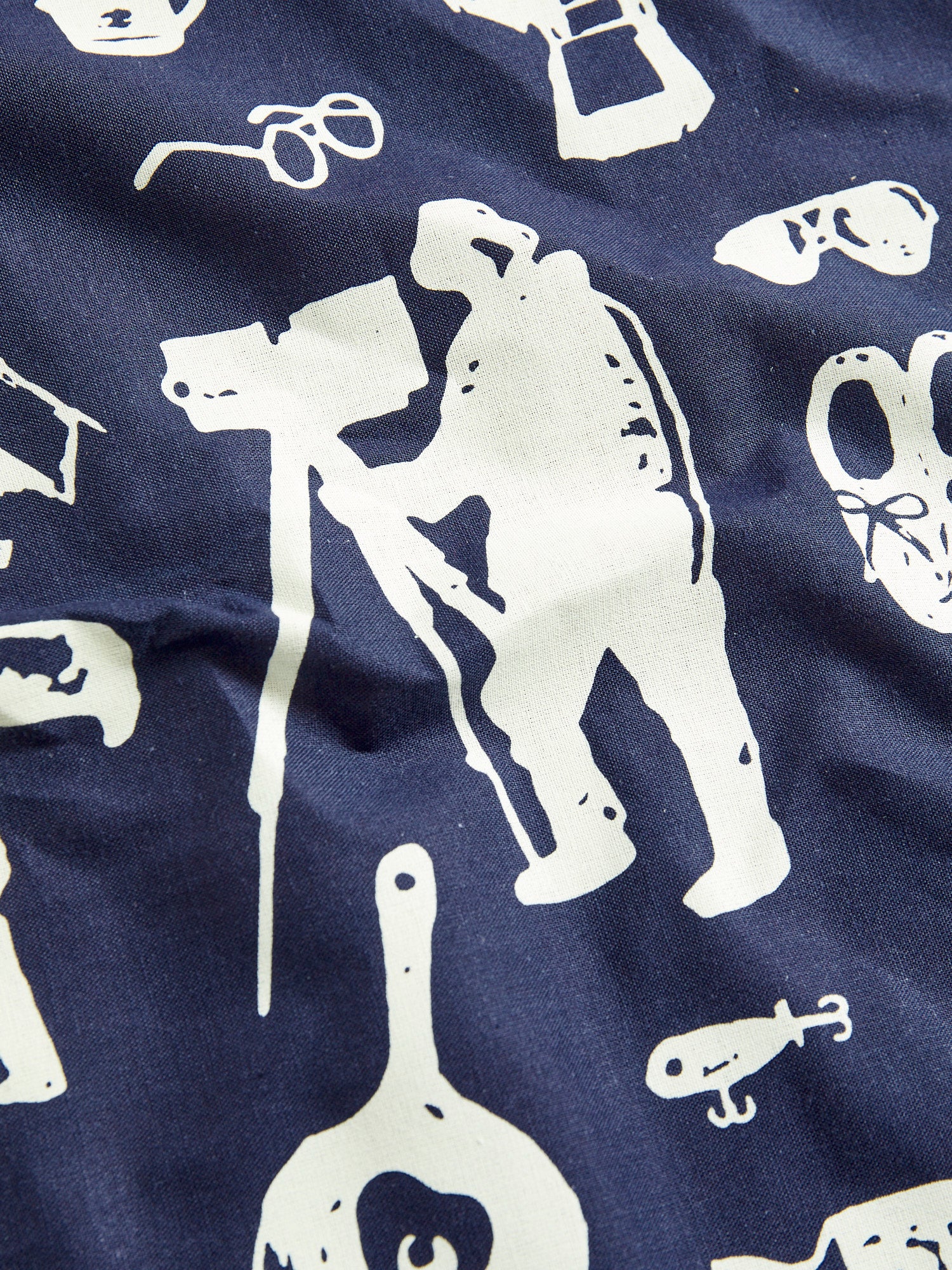 Printed Bandana in Navy Outdoors - Image 3