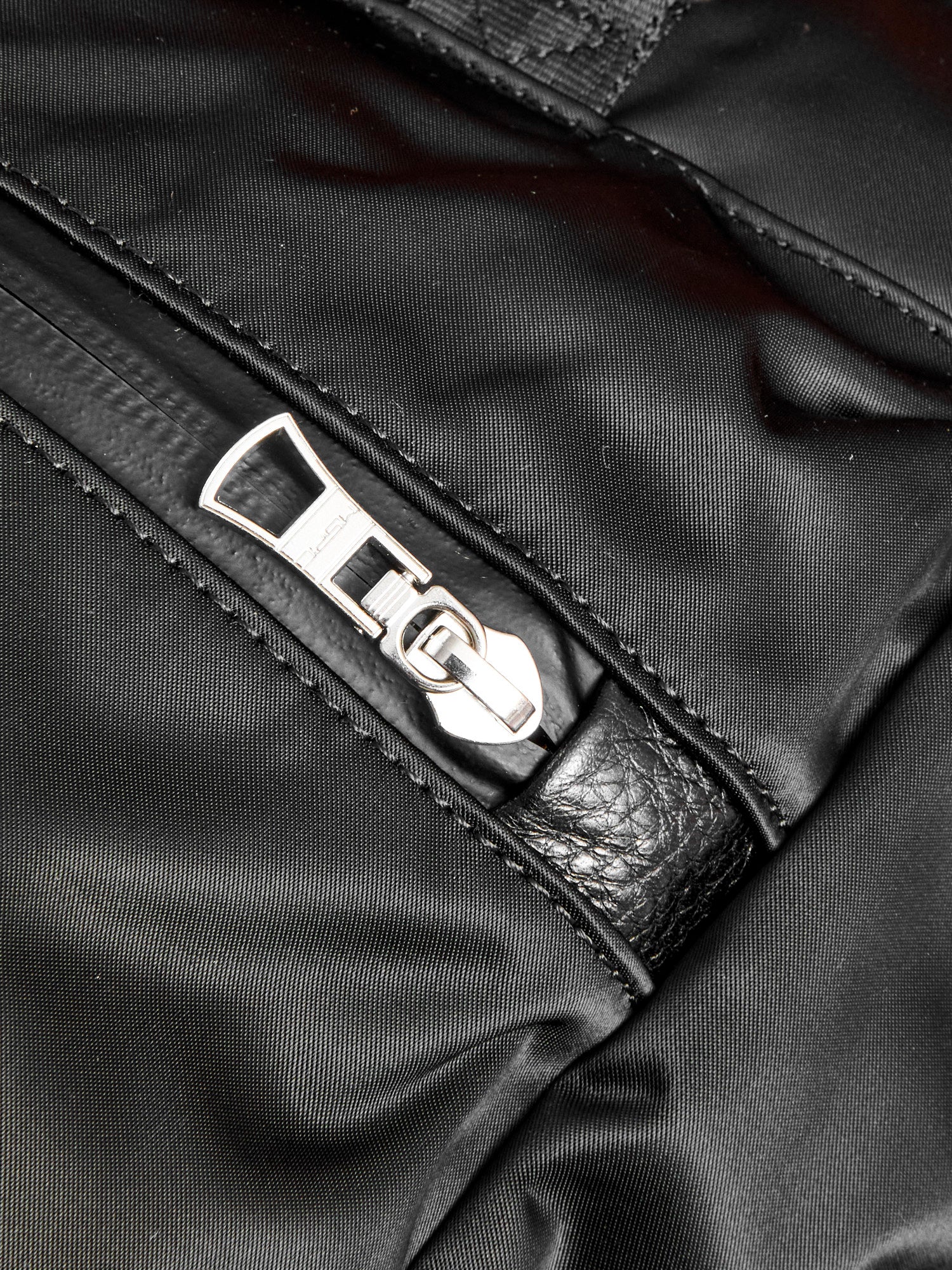 Progress 2way Tote Bag in Black - Image 7