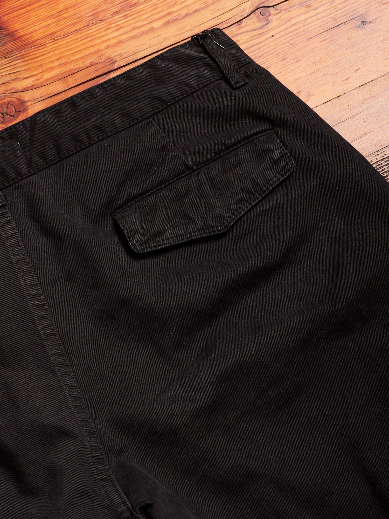 Relaxed Taper Cargo Chino in Black Stonewash - Image 10