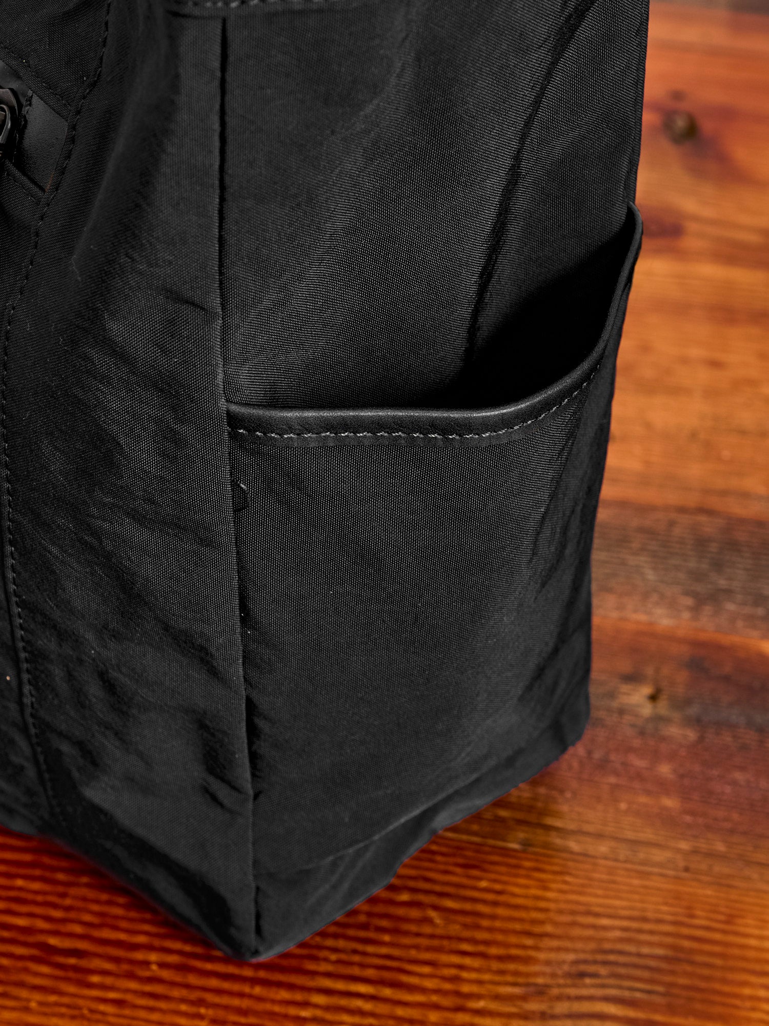 Root Shoulder Tote Bag in Black - Image 8