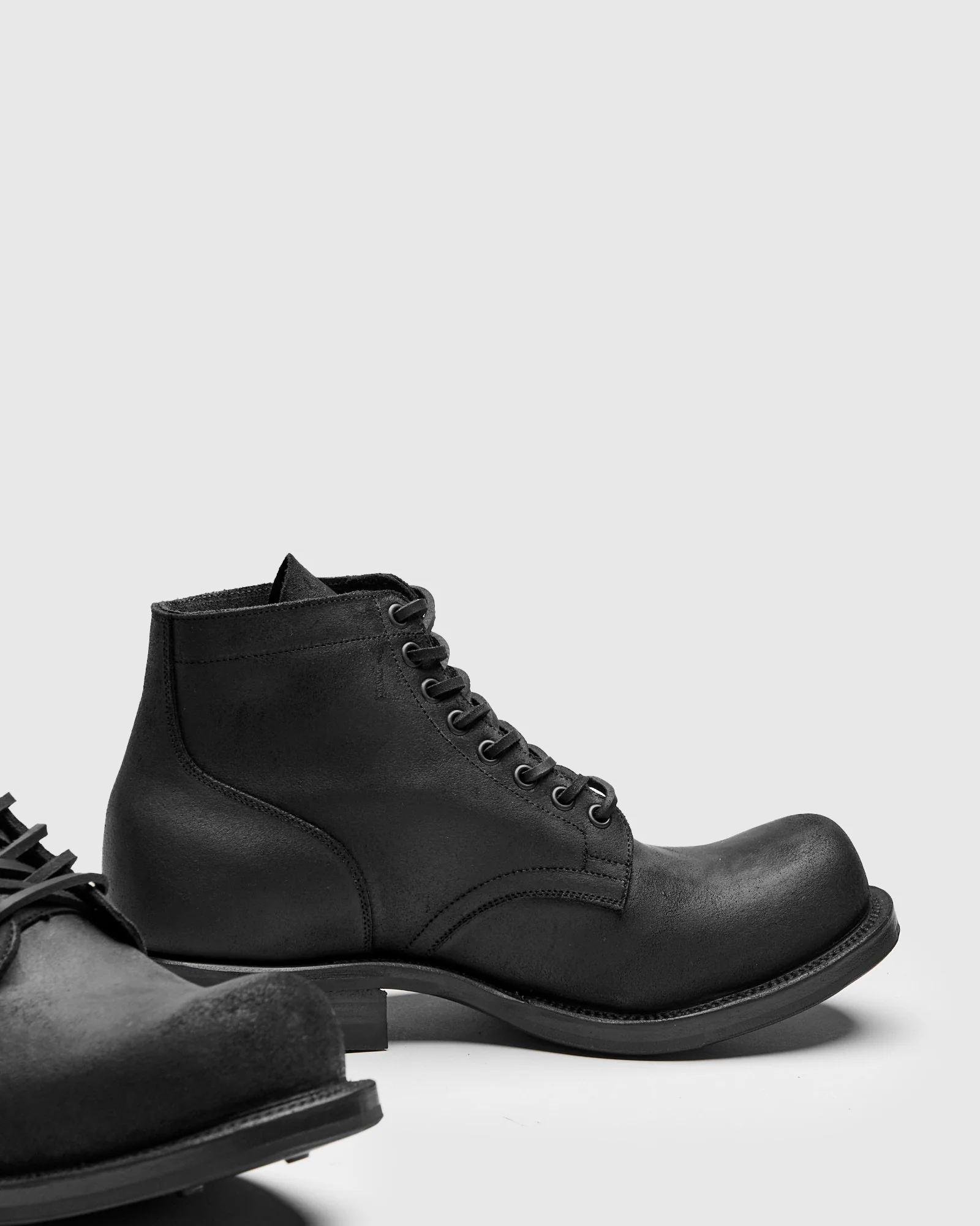 Service Boot 310 in Black Waxy Commander - Image 4