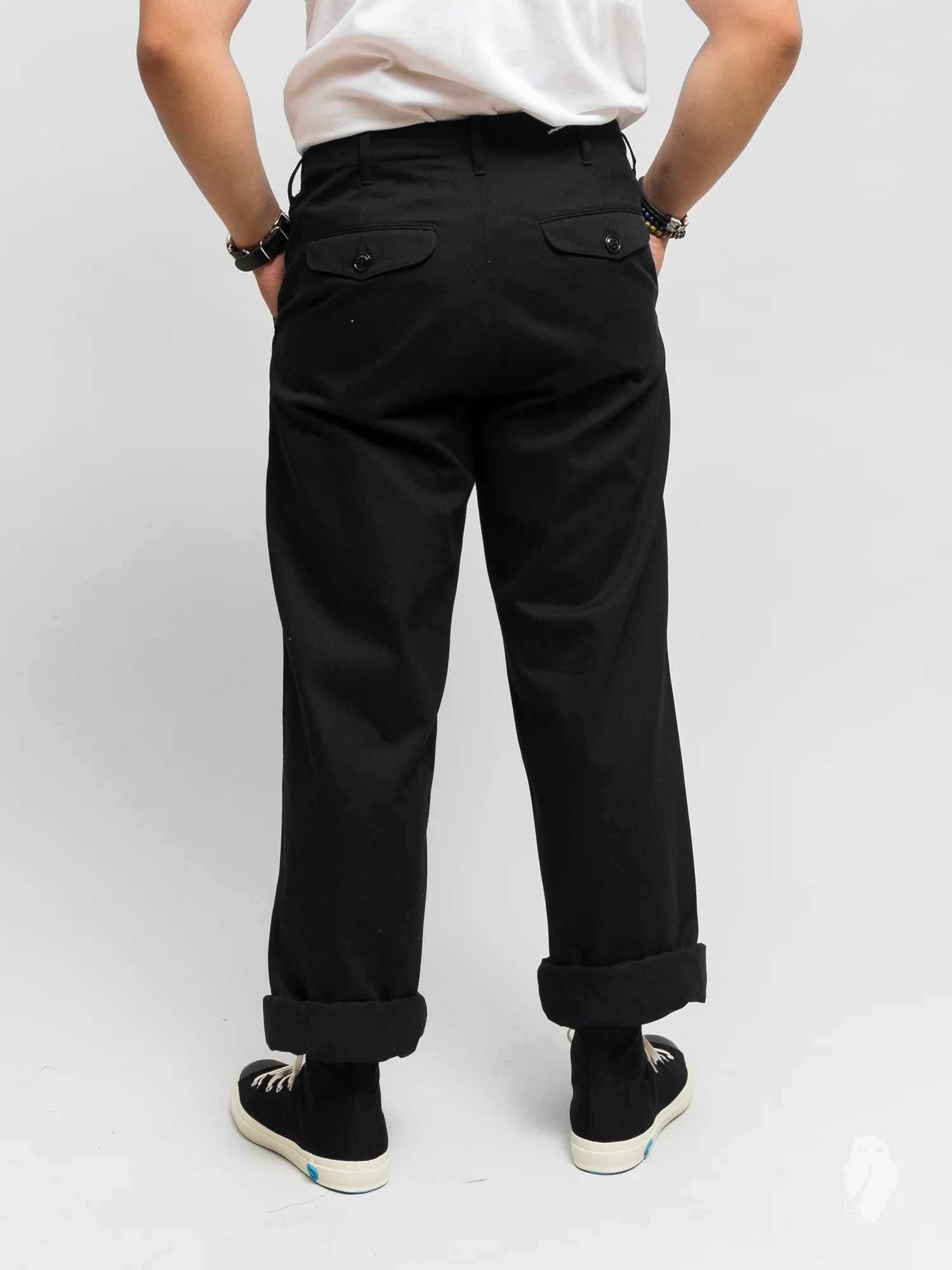 Service Chino in Black - Image 10