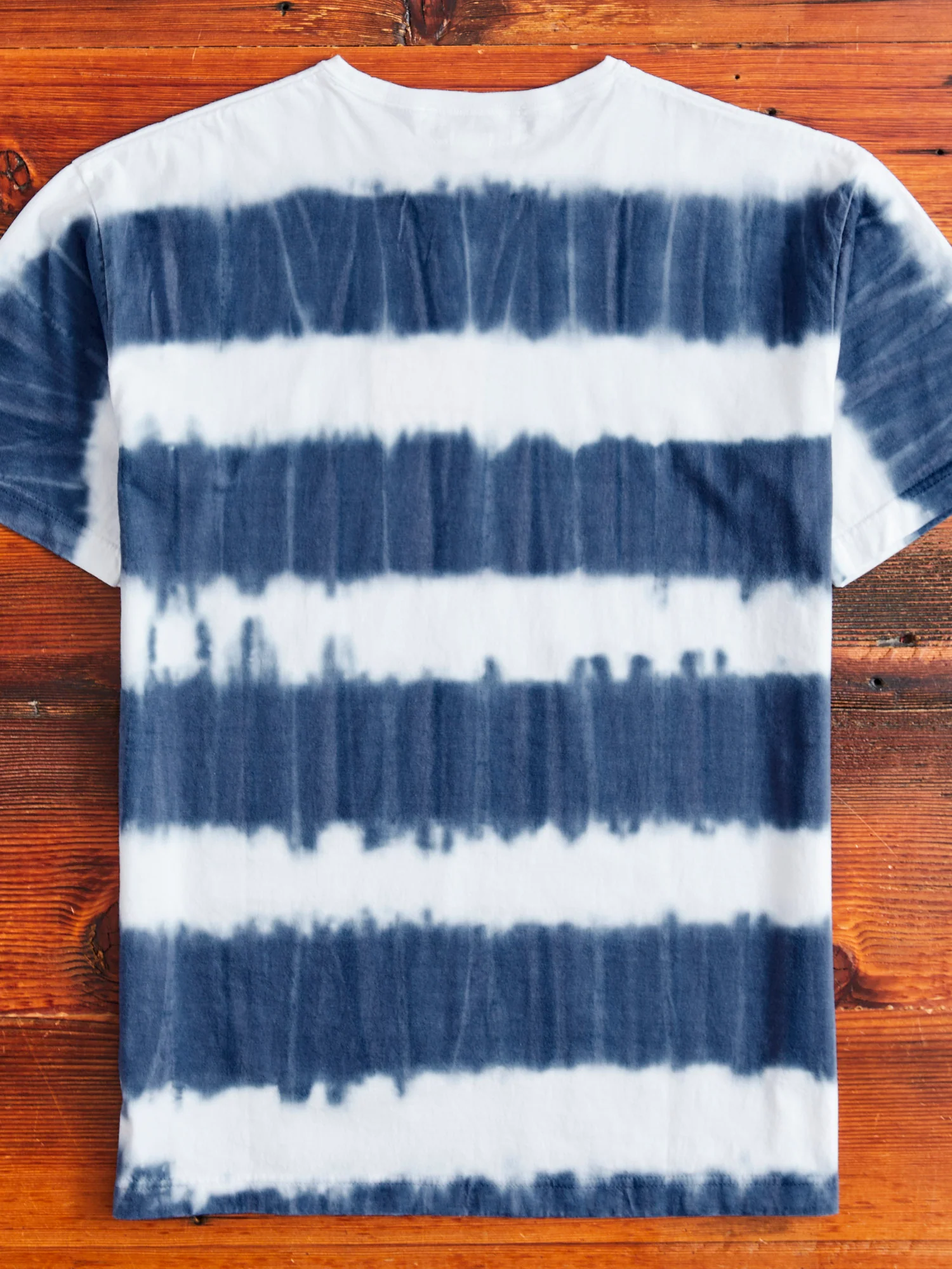Stratum Tie-Dye Border T-Shirt in Navy - Image 6