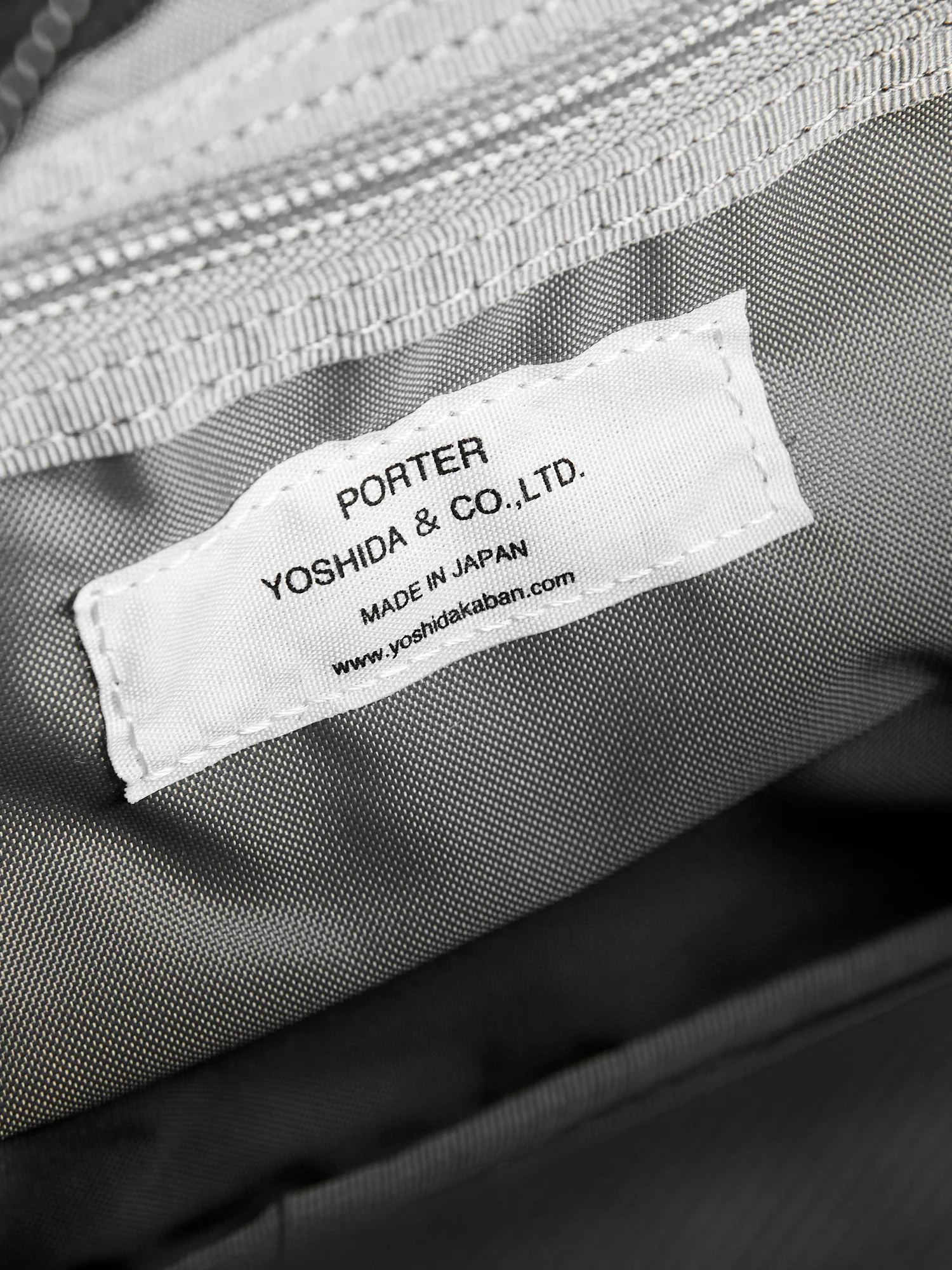 "Switch" Shoulder Bag (S) in Black - Image 10