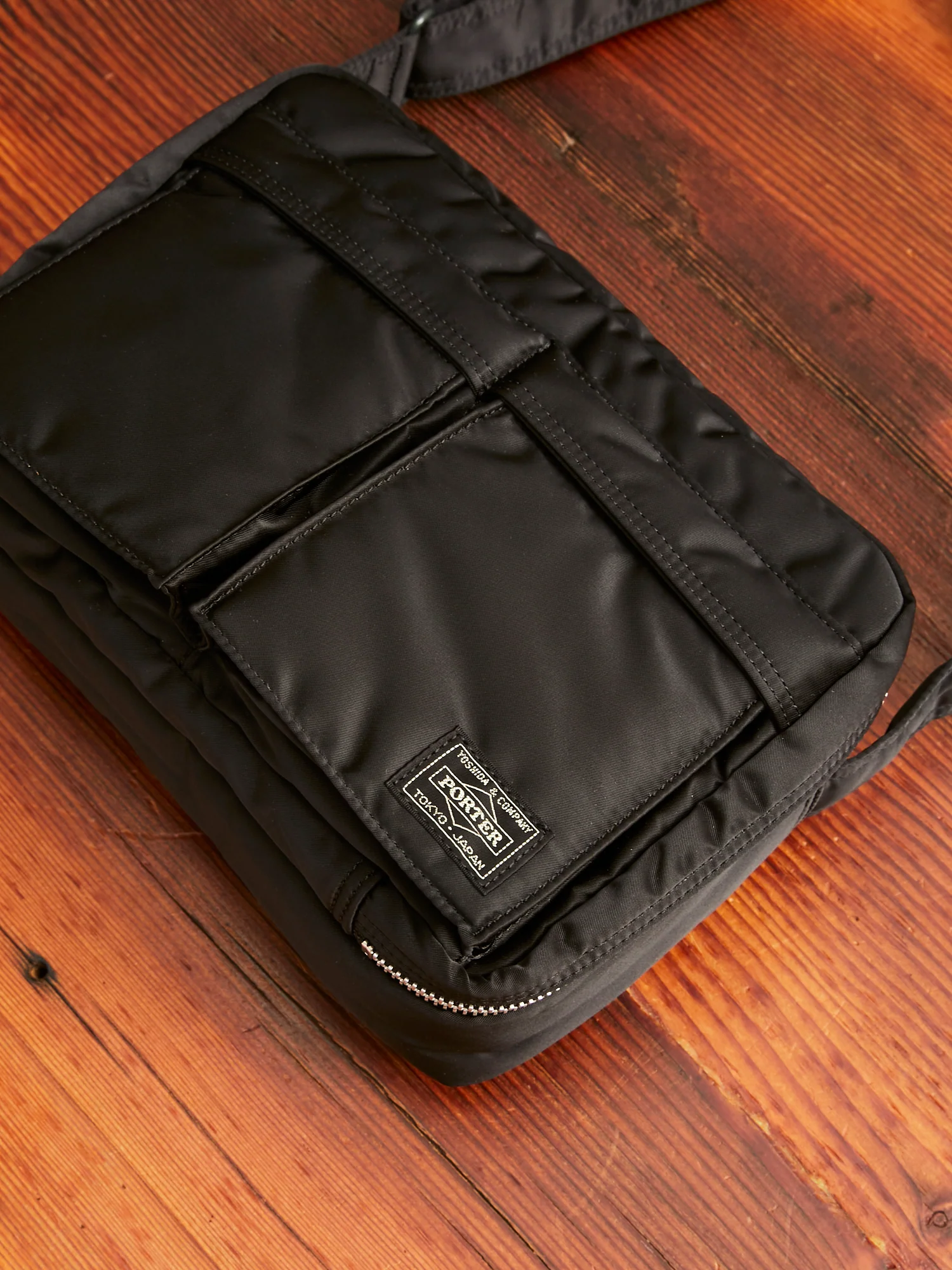 "Tanker" Shoulder Bag (S) in Black - Image 3