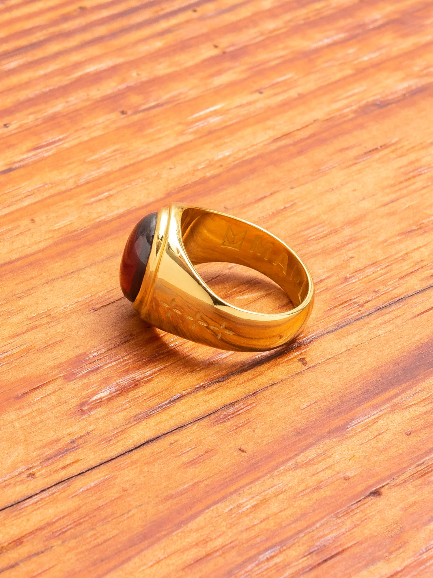 Tommy Signet Ring in Gold/Red Garnet - Image 4