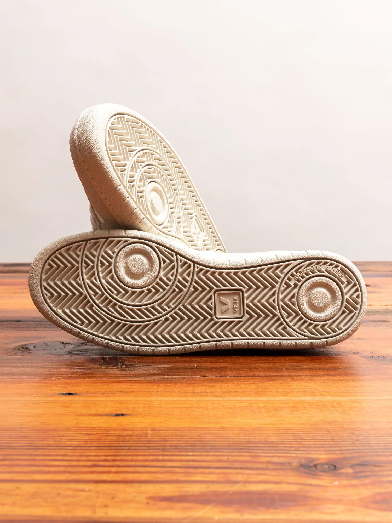 V-10 B-Mesh Sneaker in White Natural Pierre - Image 2