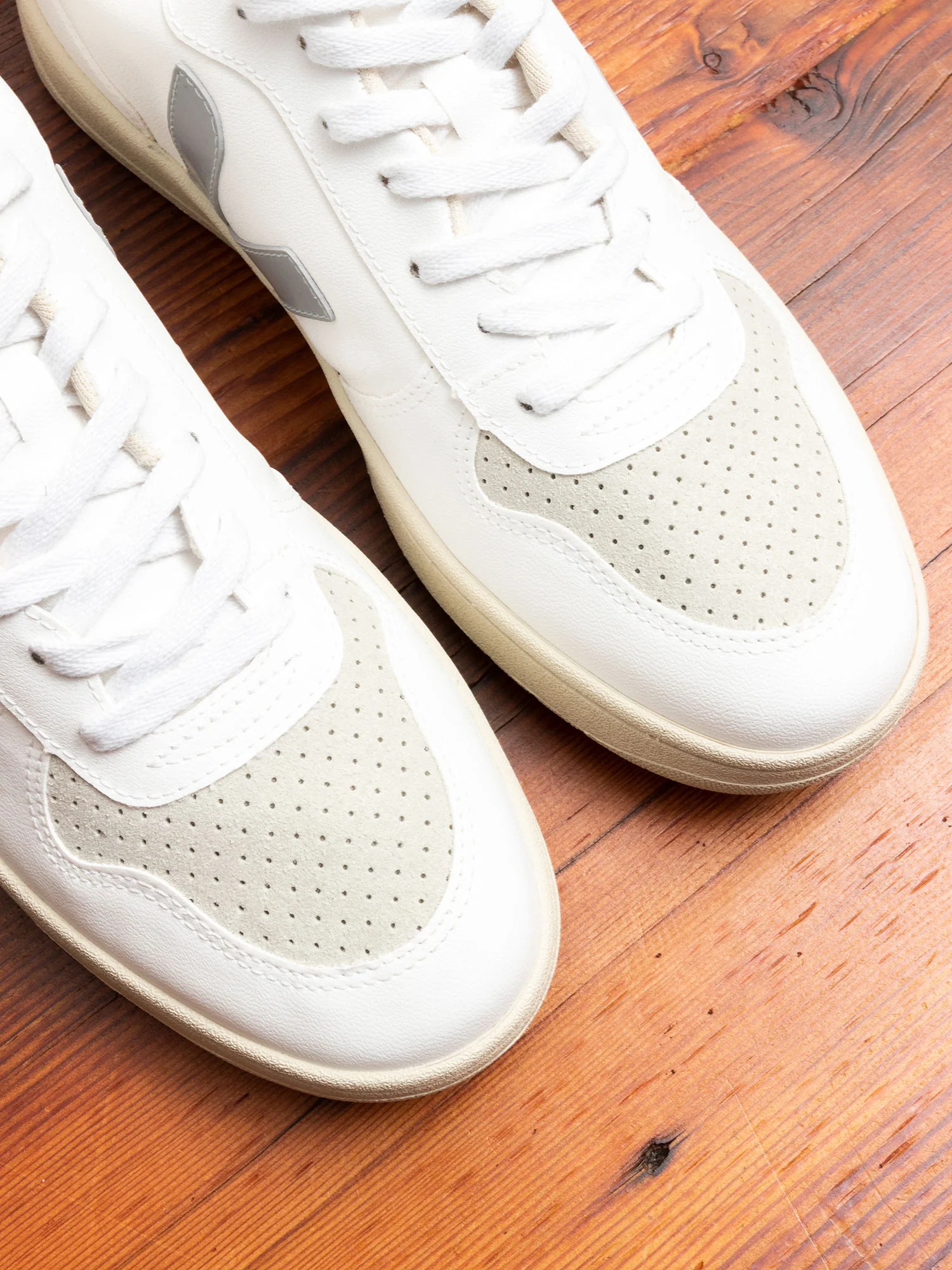 V-10 CWL Sneaker in White Oxford Grey - Image 3