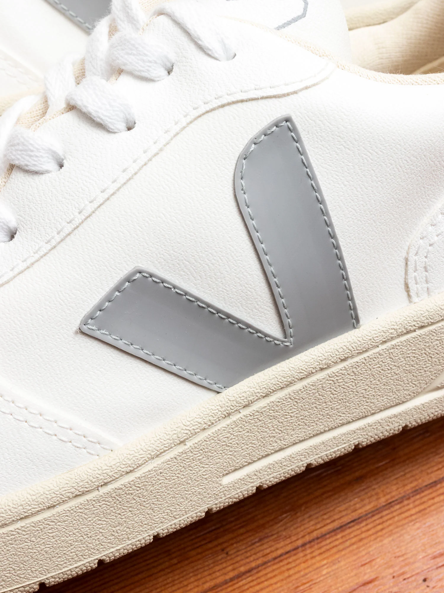 V-10 CWL Sneaker in White Oxford Grey - Image 6