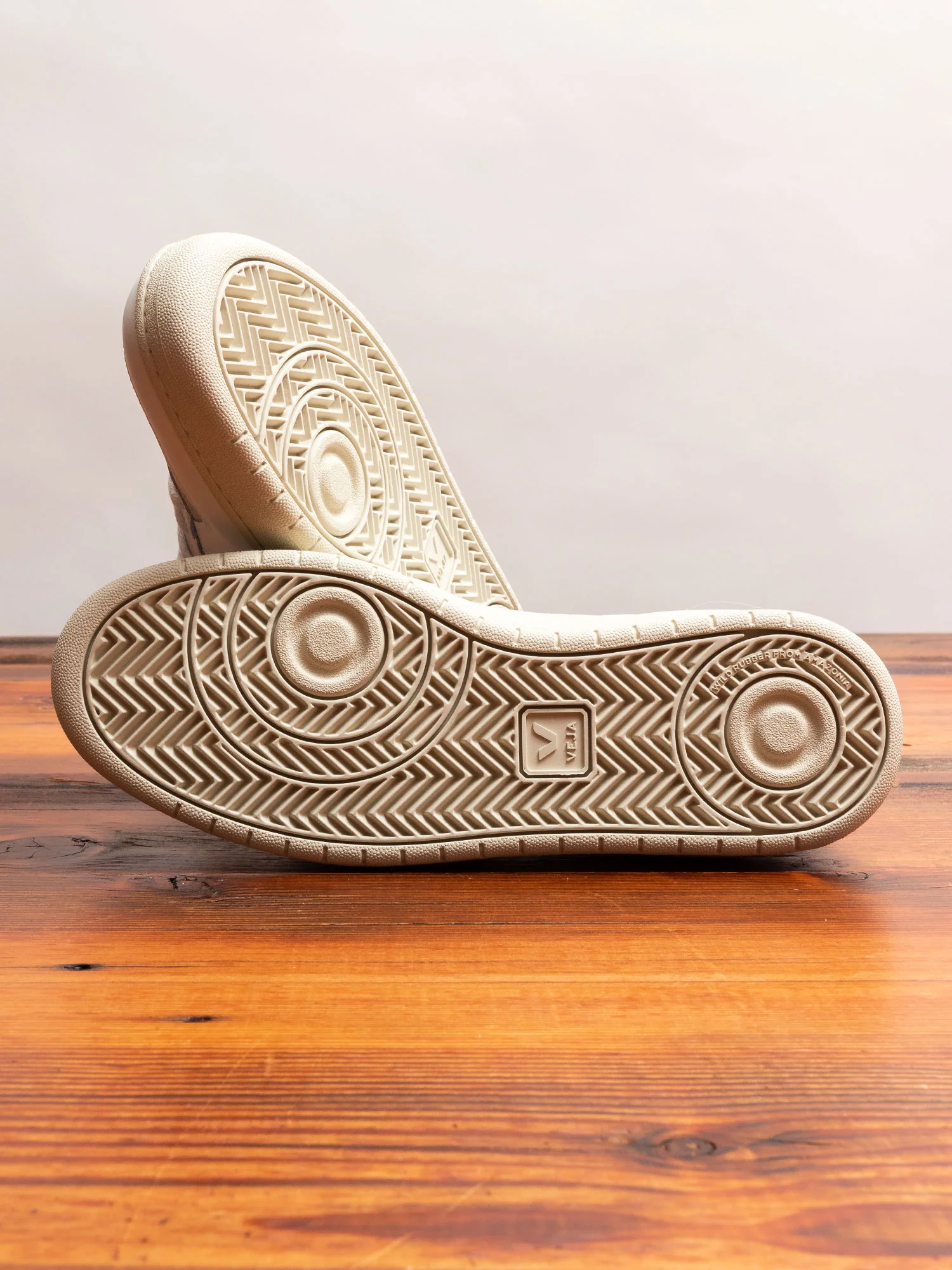 V-10 Leather Sneaker in Oxford Grey Orange Fluo - Image 2