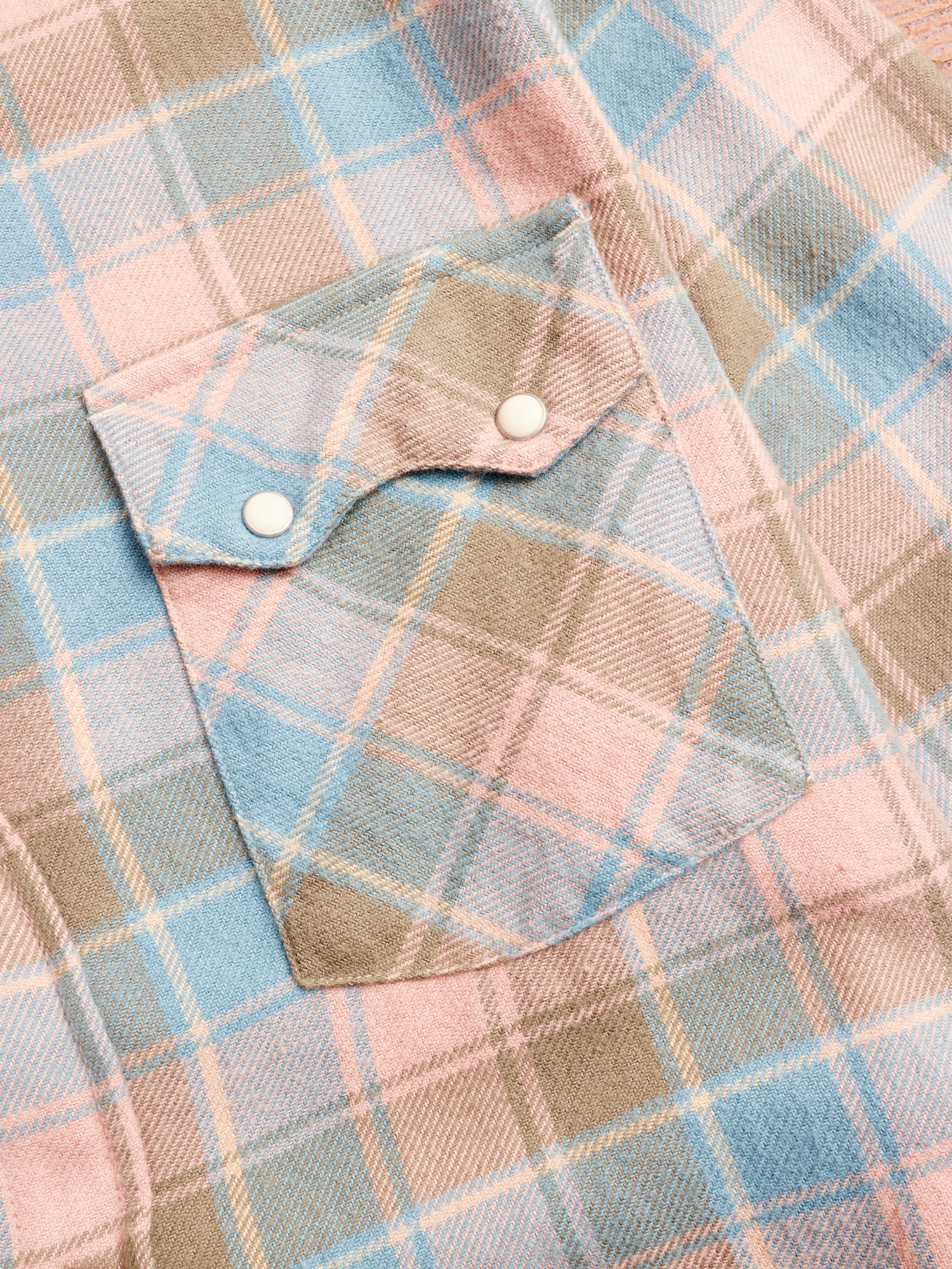 Washed Flannel Pearl Snap Shirt in Trout River - Image 4