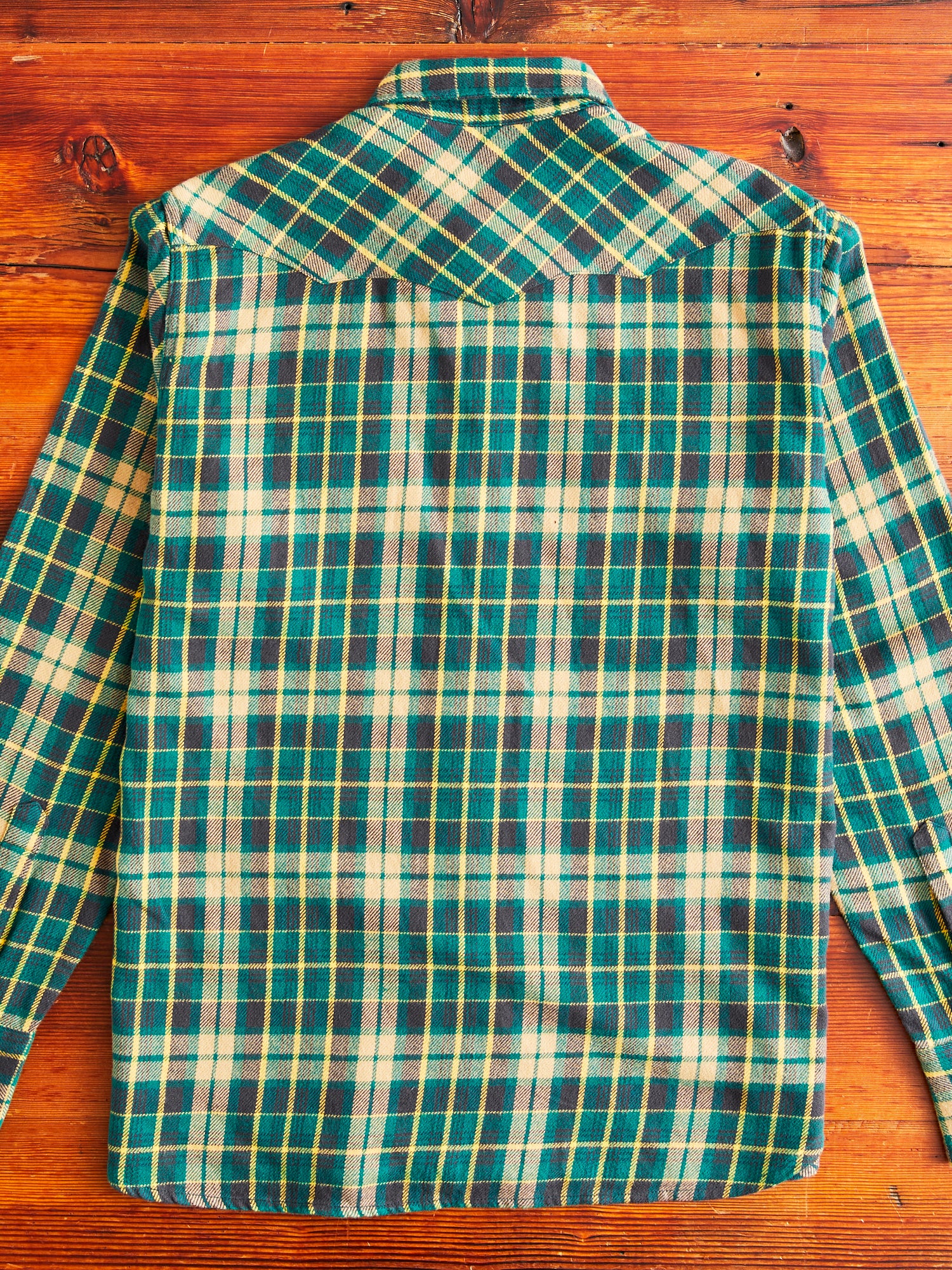 Washed Flannel Pearl Snap Shirt in Wisconsin White Pine - Image 8