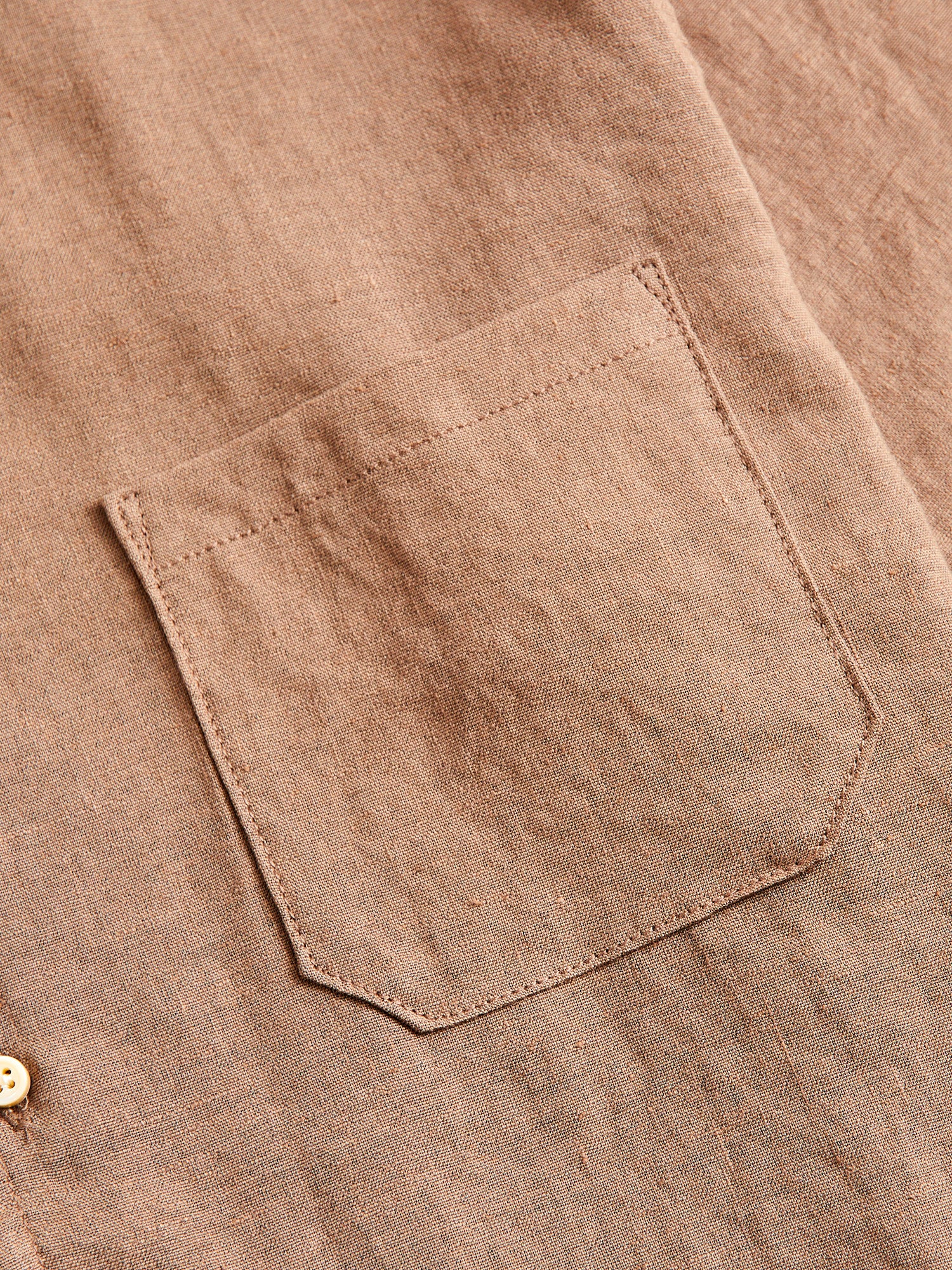 Wonder Linen Short-Sleeve Shirt in Brown - Image 4